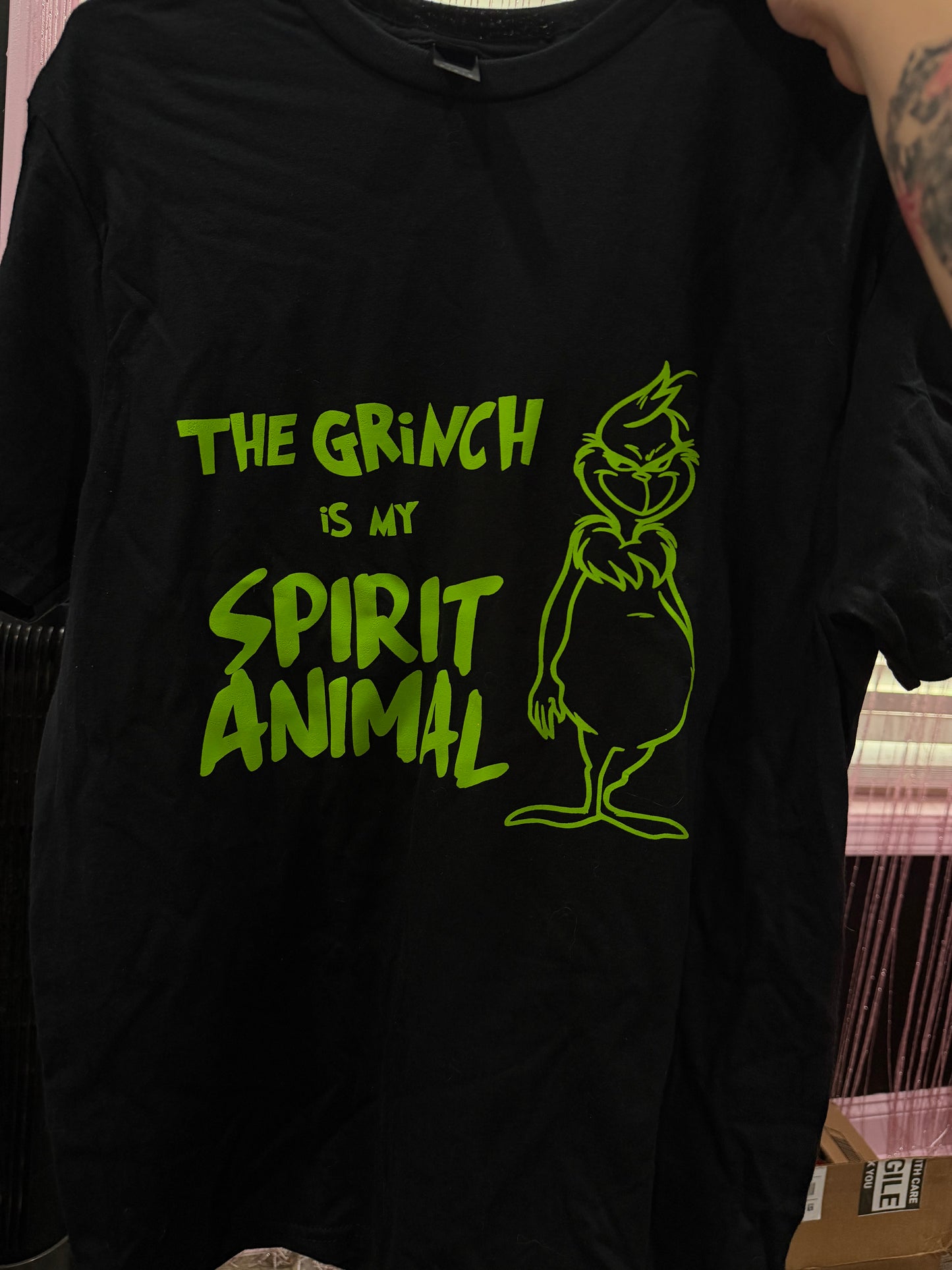 Grinch spirit animal tee (M)