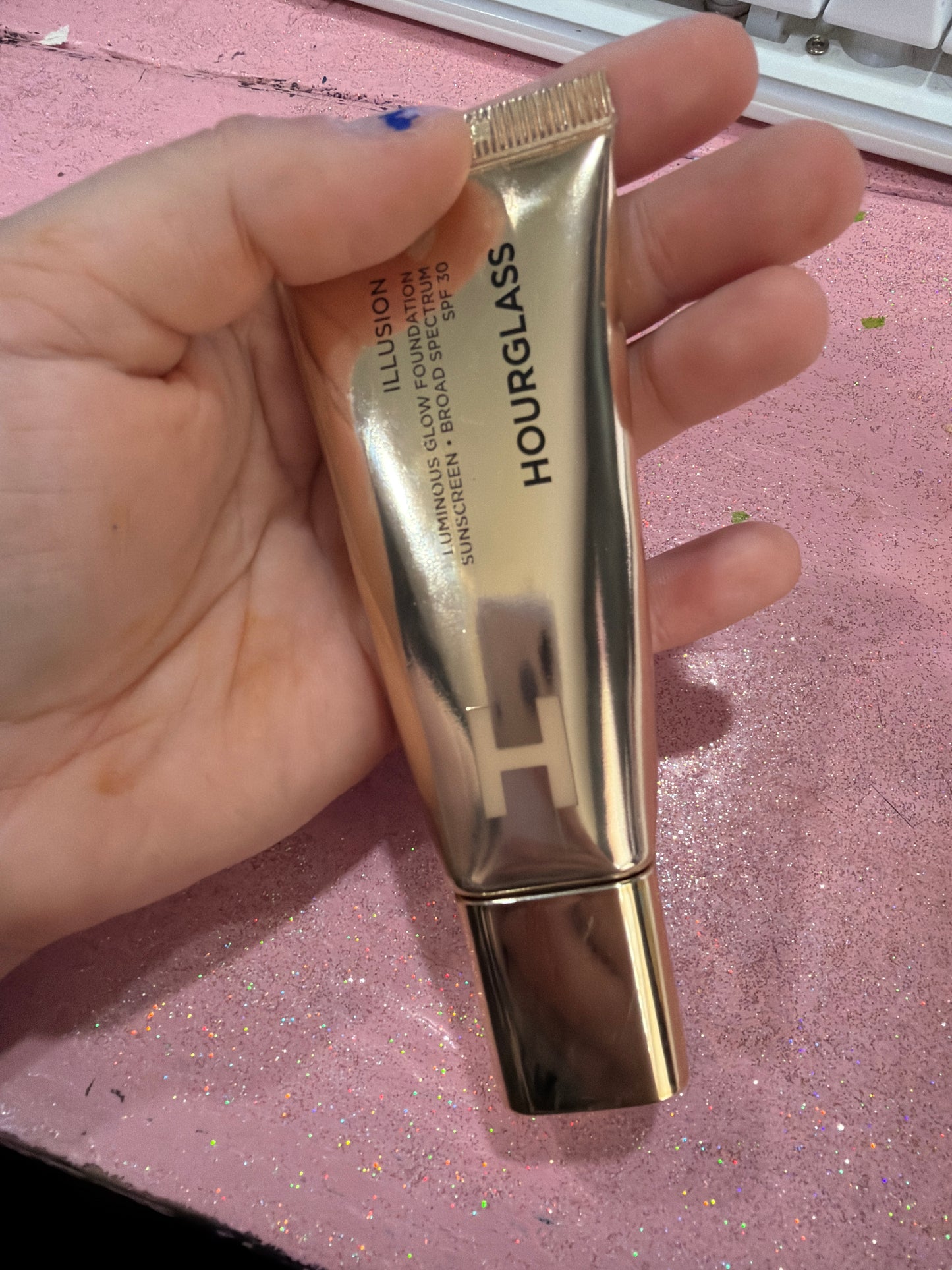 Hourglass foundation shade 2.5