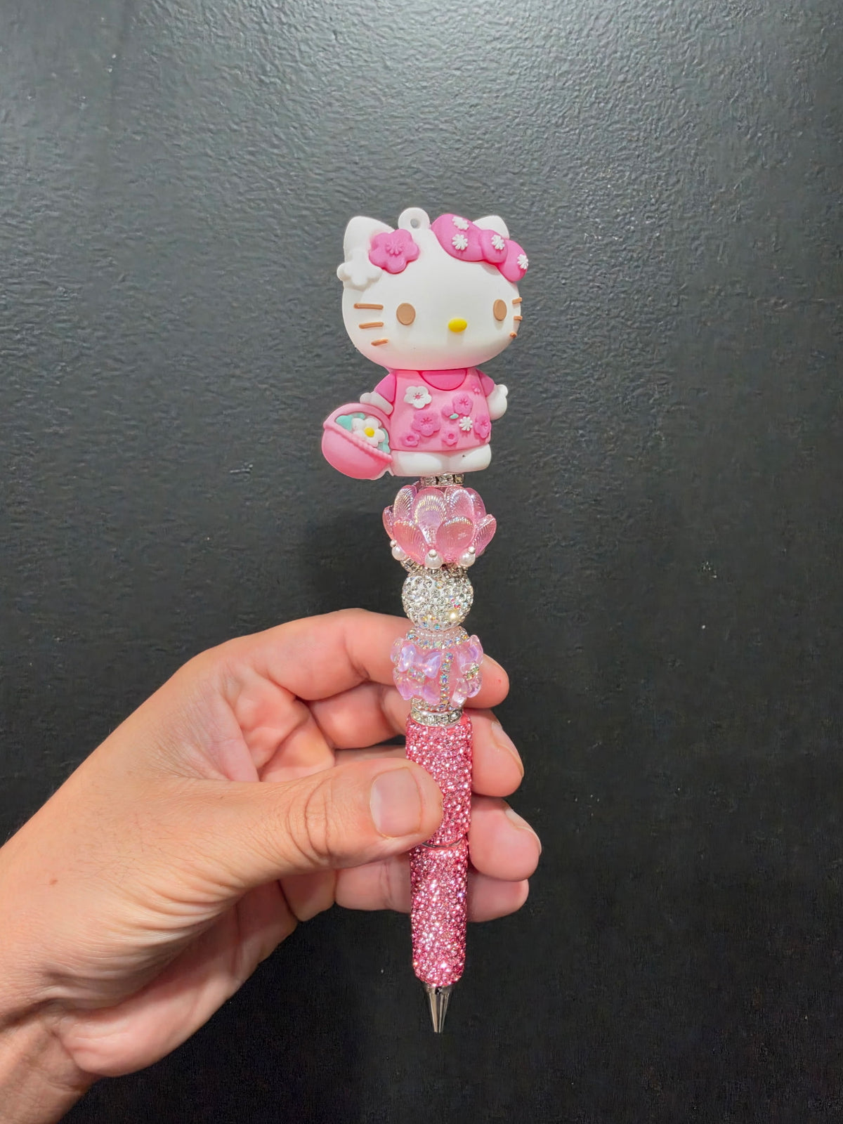 Hello kitty floral basket pen