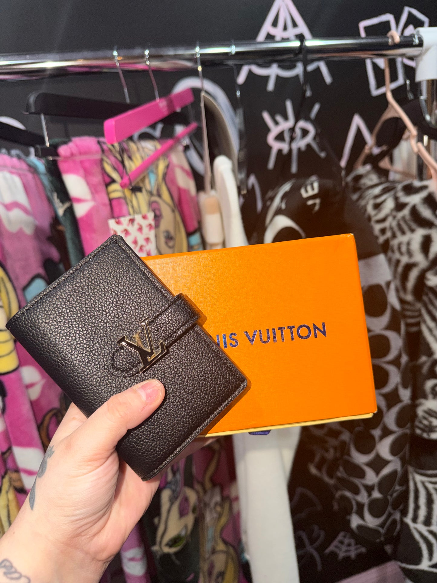 LV WALLET WITH BOX