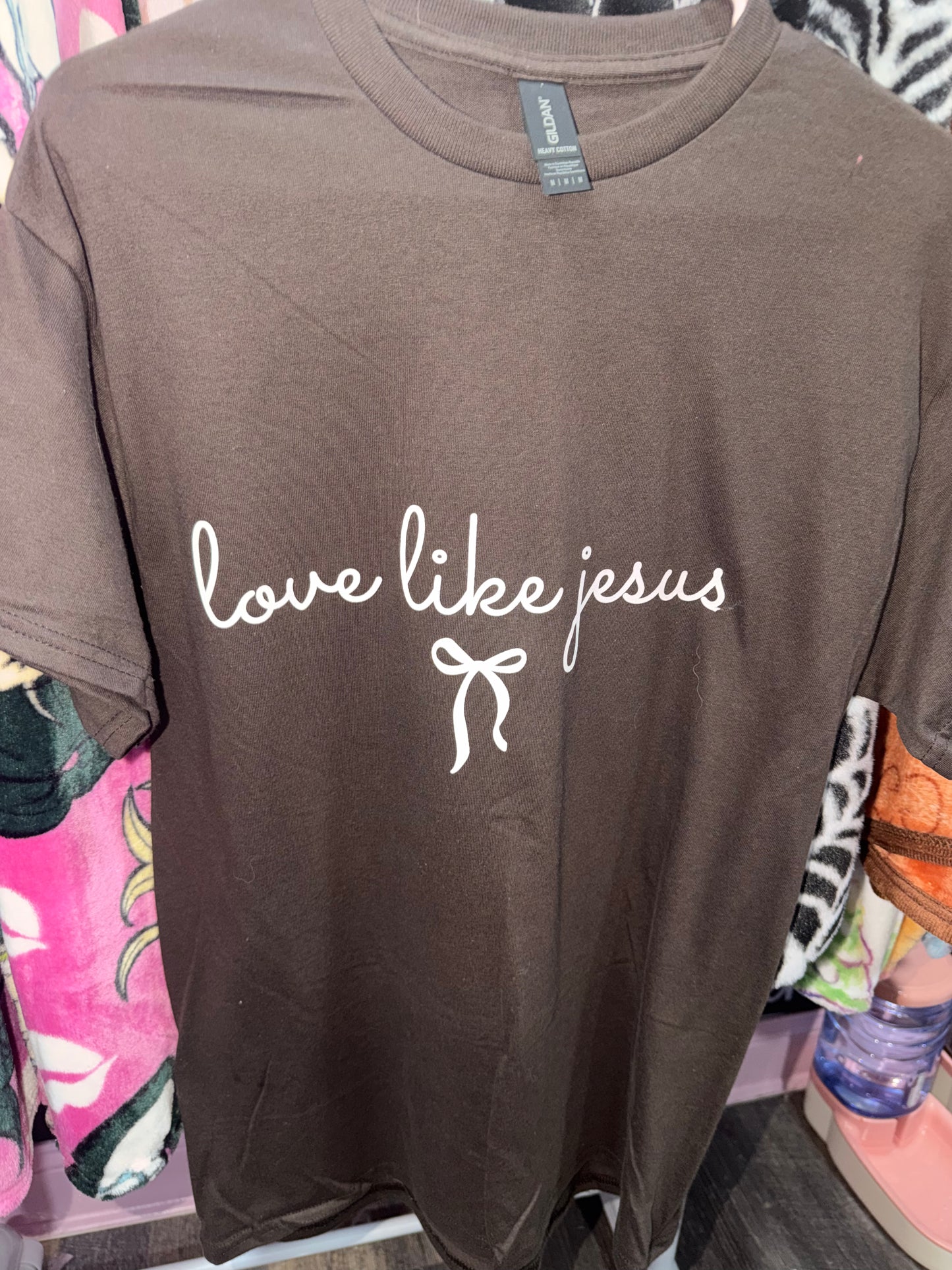 Love like Jesus graphic tee (M)