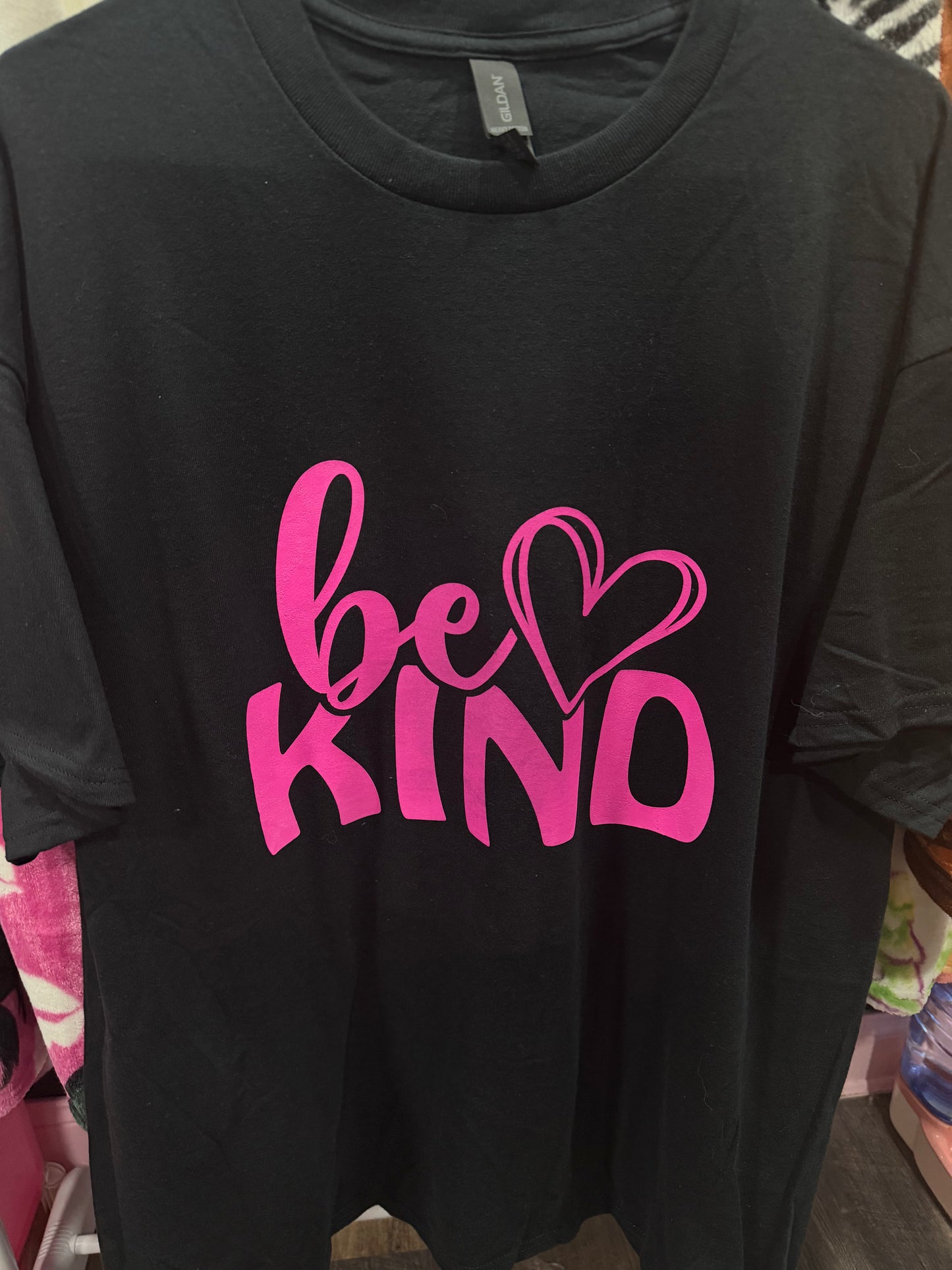Be kind graphic tee (XL)