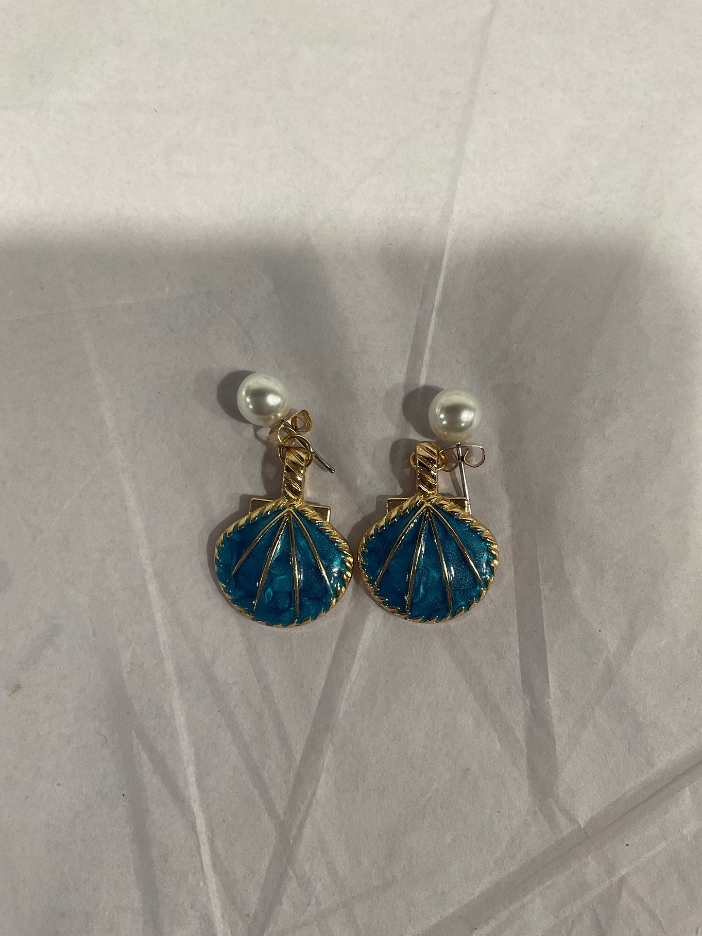 2 seashell earrings