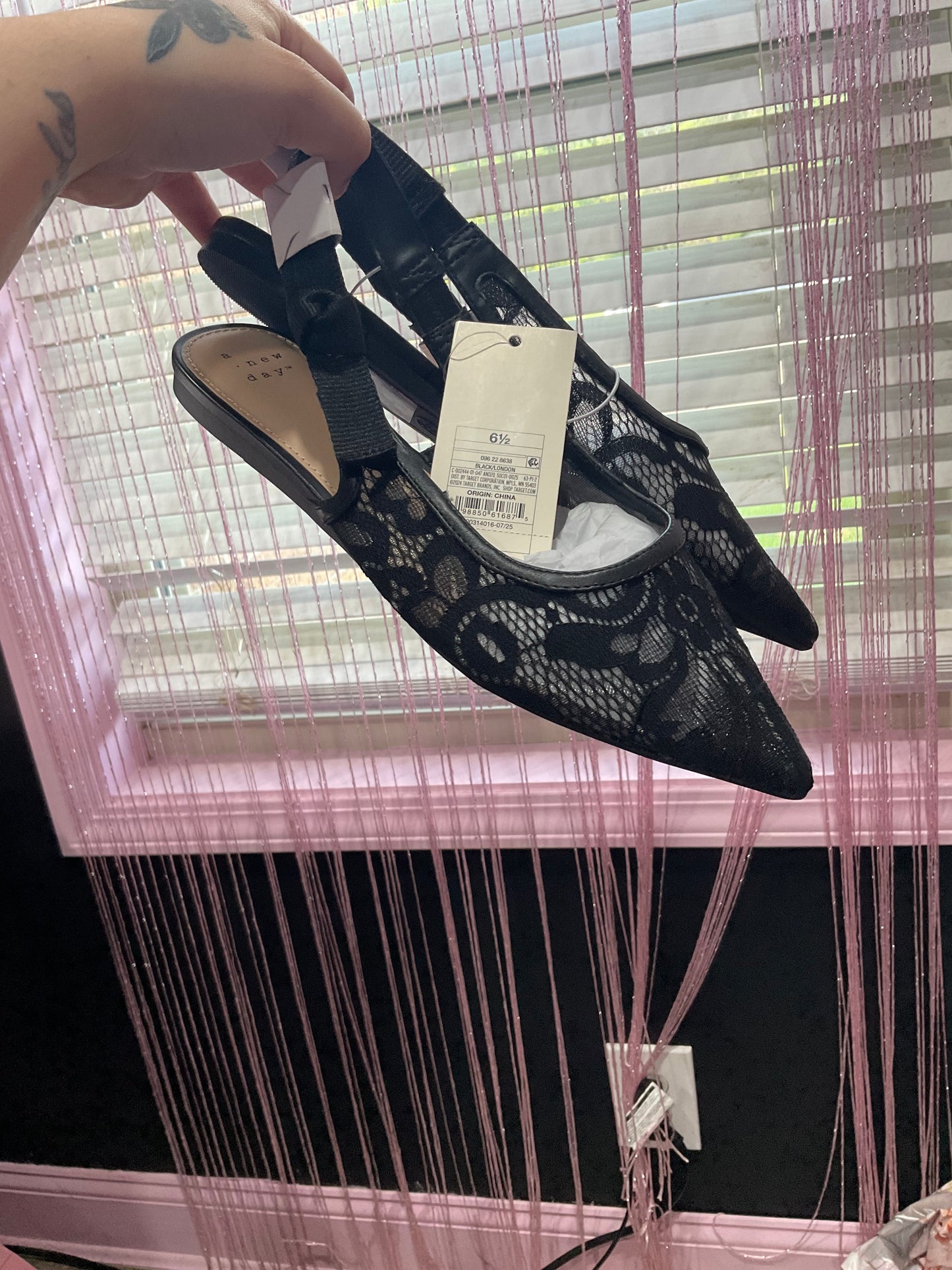 Black lace flats size 6 in a half