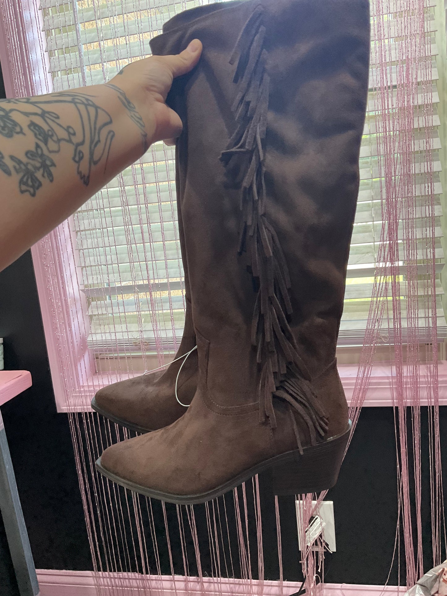 Brown boots with fringe size 9