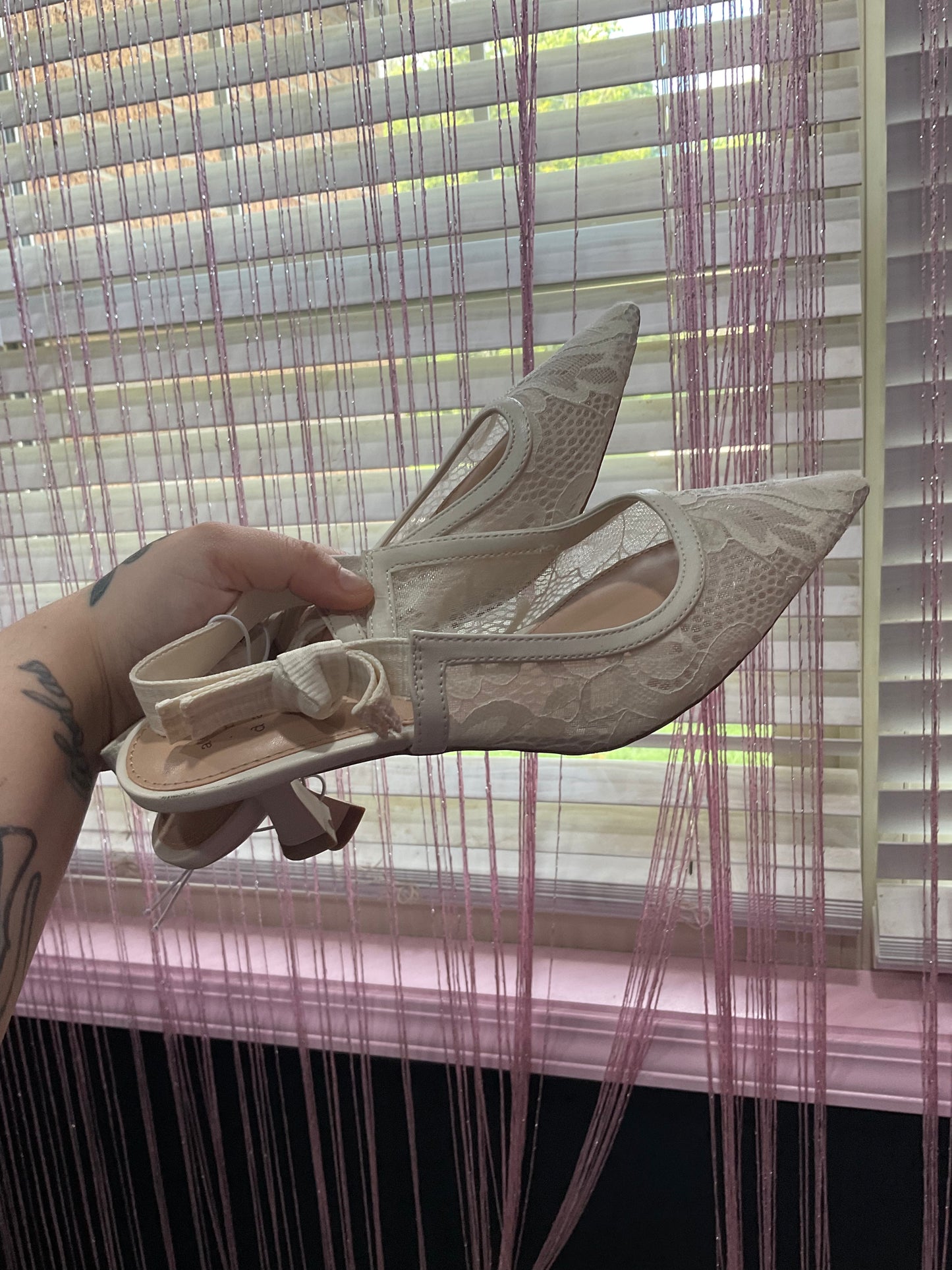 White lace heels 6 in a half