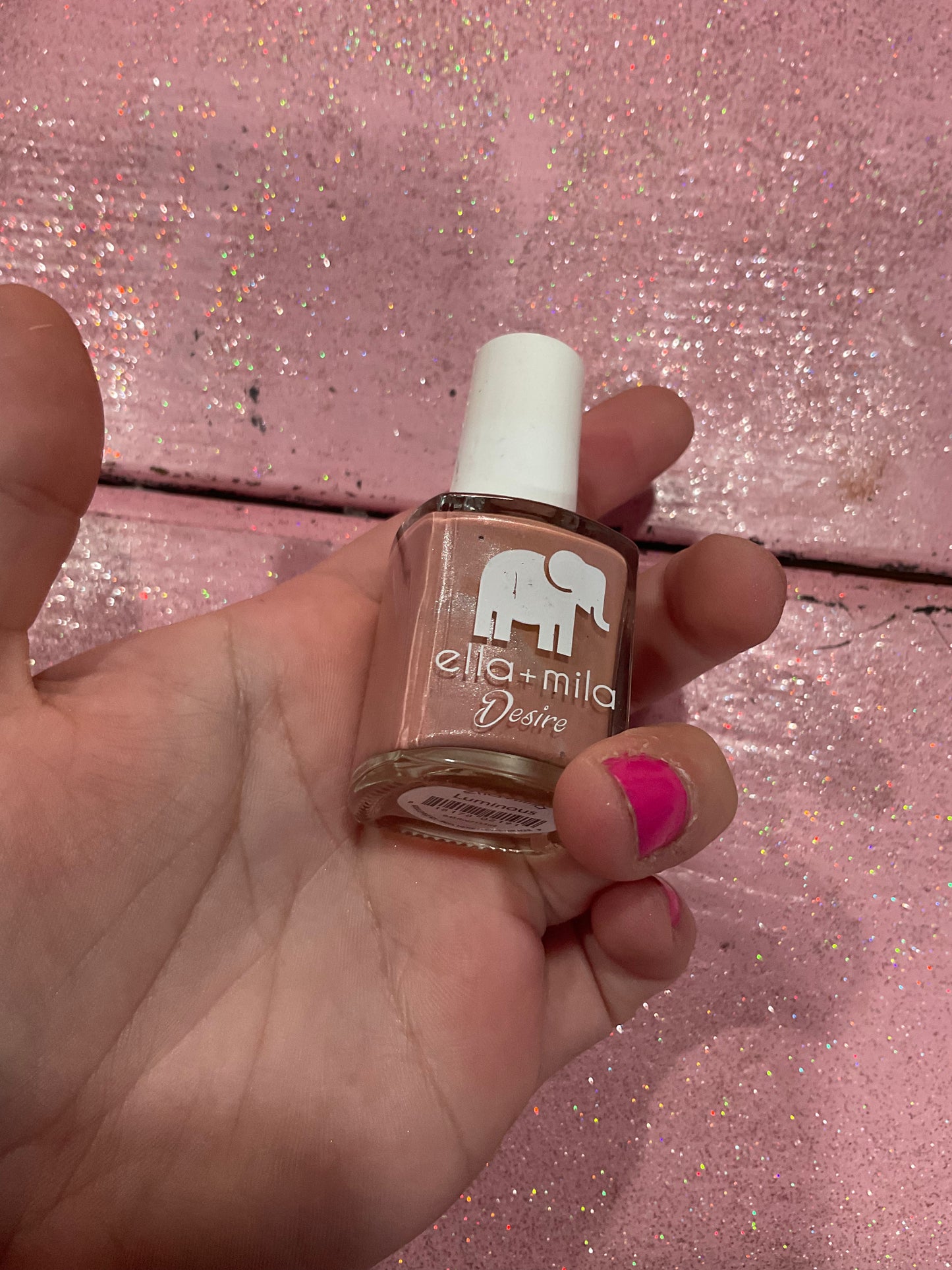 Luminous nail polish