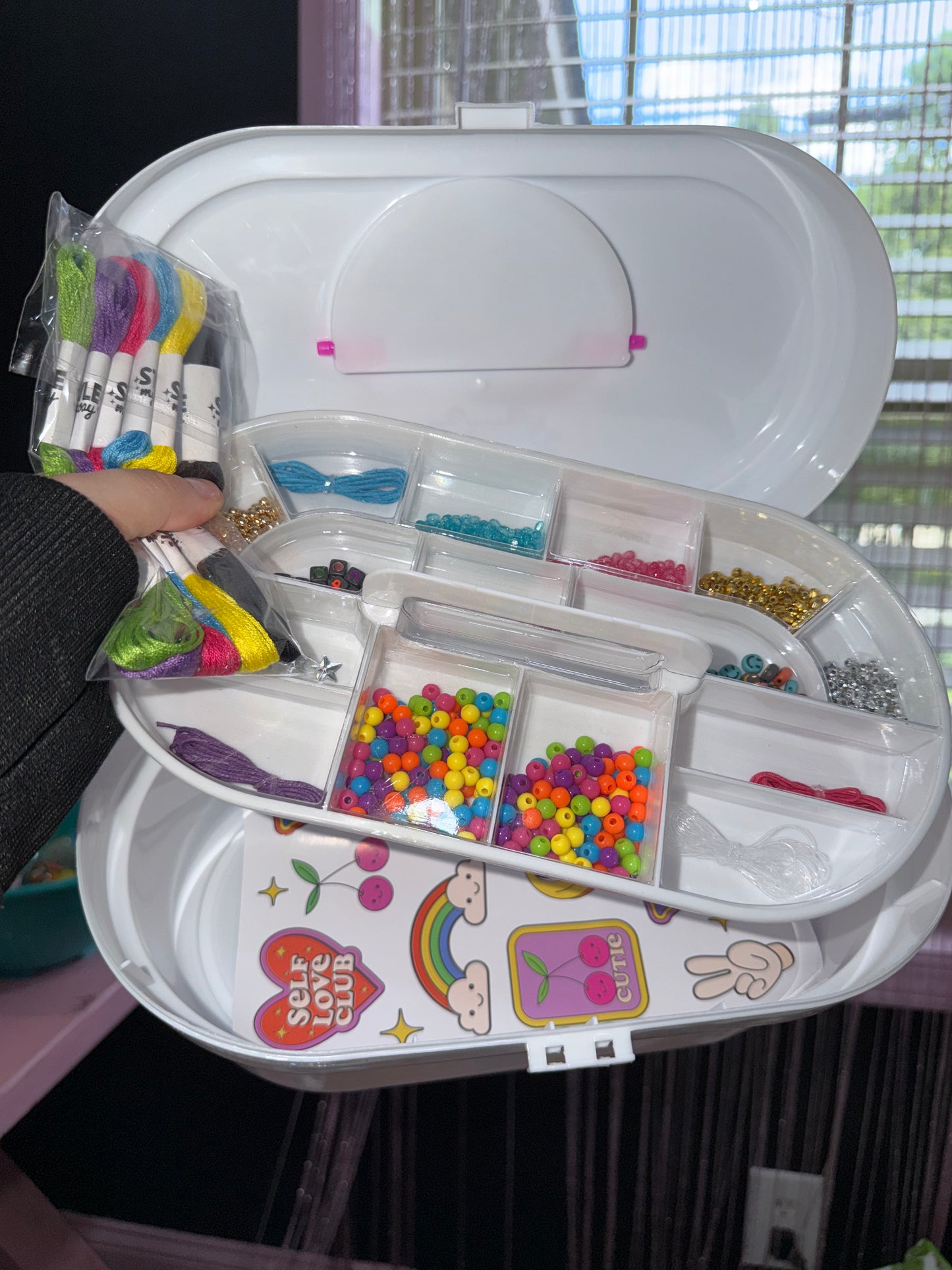 Jewlery maker box (box doesn’t close) everything else perfect!