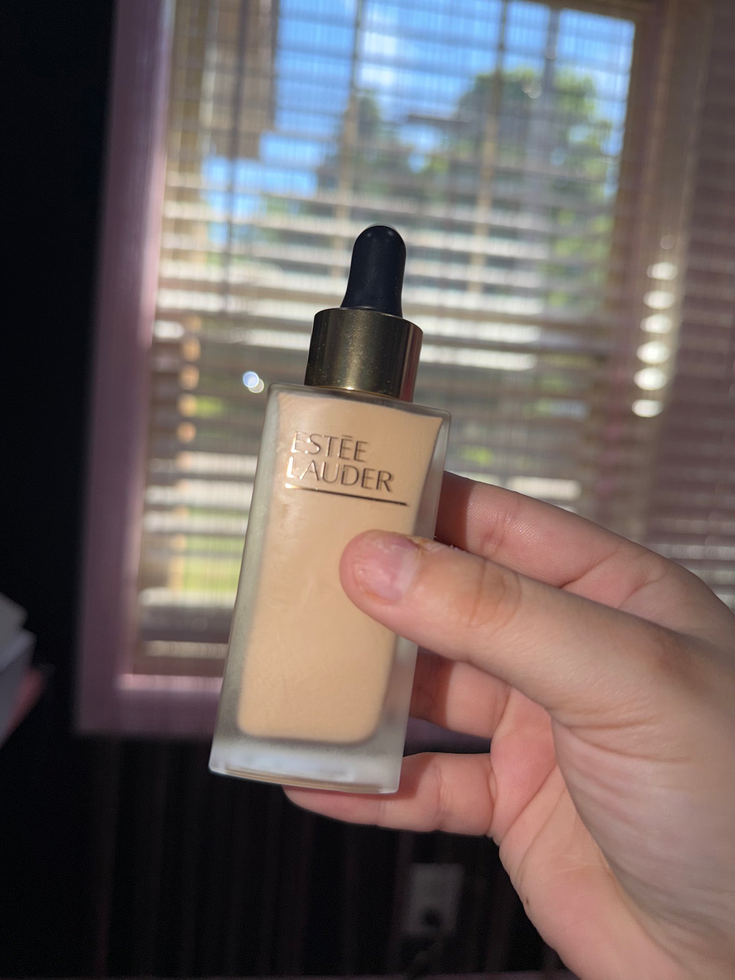 Estée Lauder futurist skin tiny serum foundation shade DESERT BEIGE