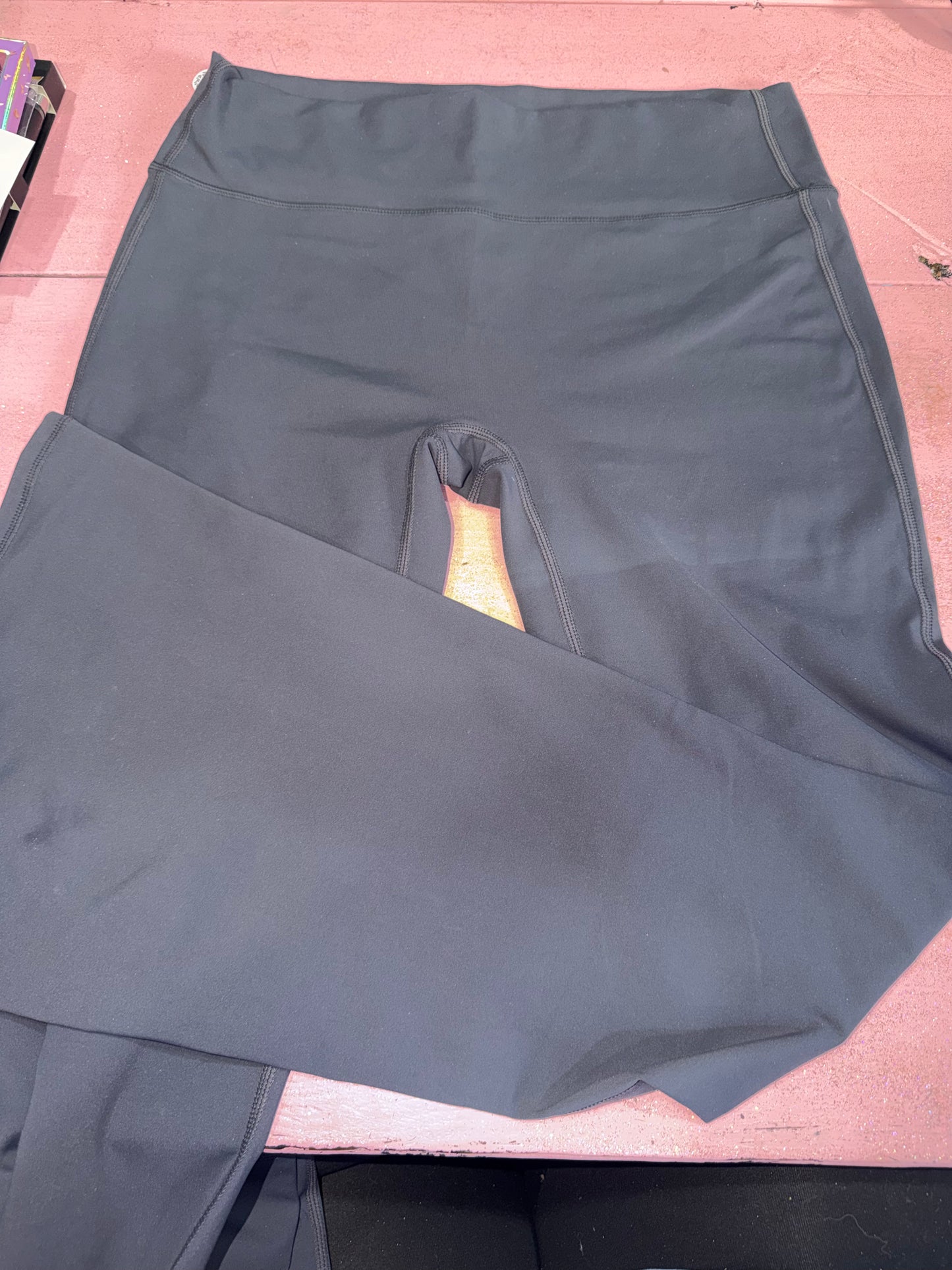 Dark grey yoga pants (L)