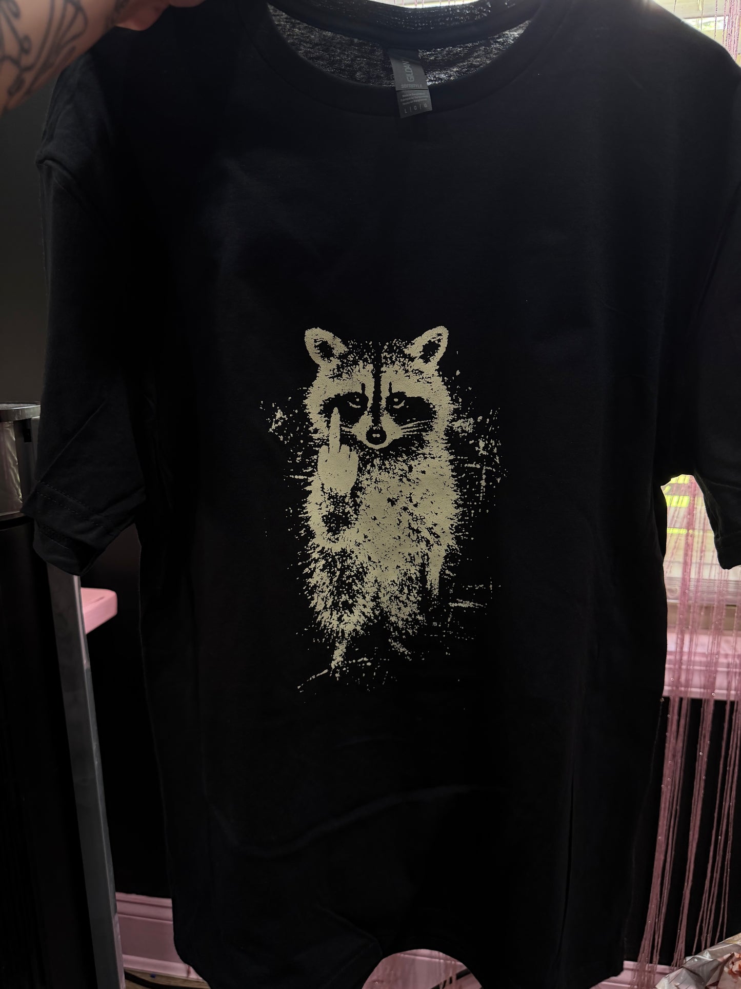 Feral raccoon tee (L)