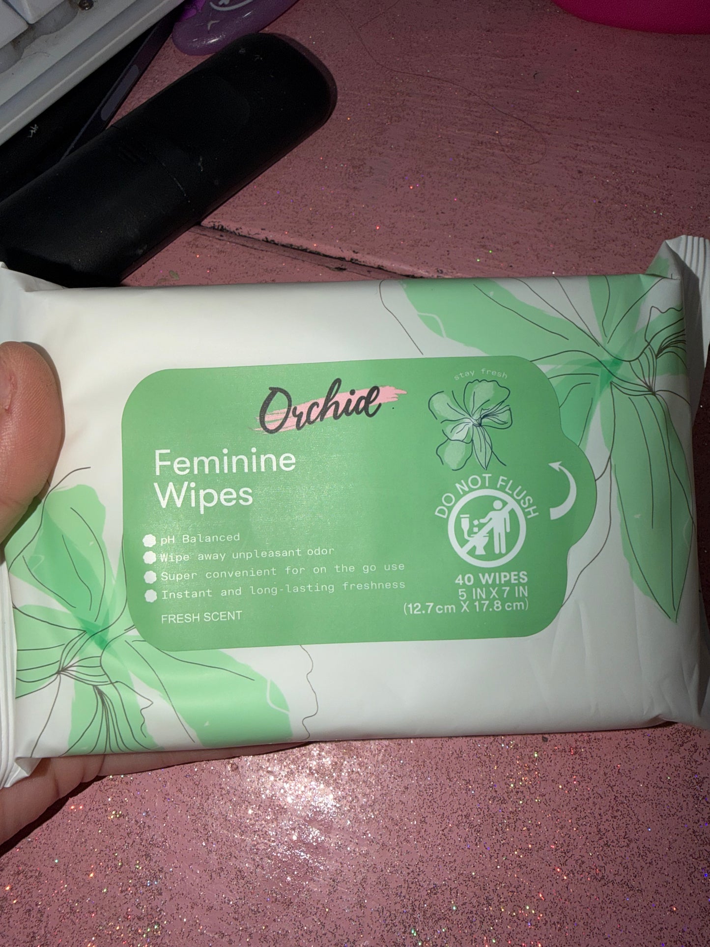 Feminine wipes fresh scent
