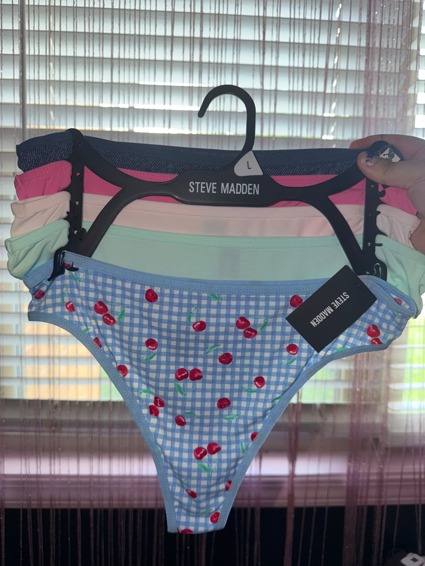 Steve Madden thong set (L)