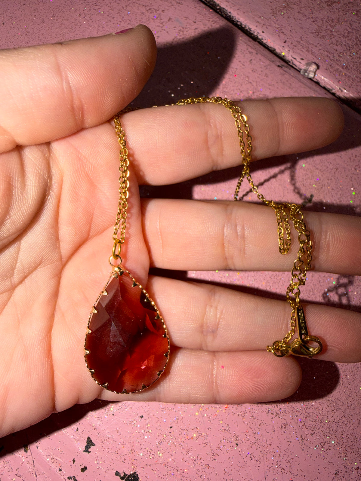 Brown pendant necklace