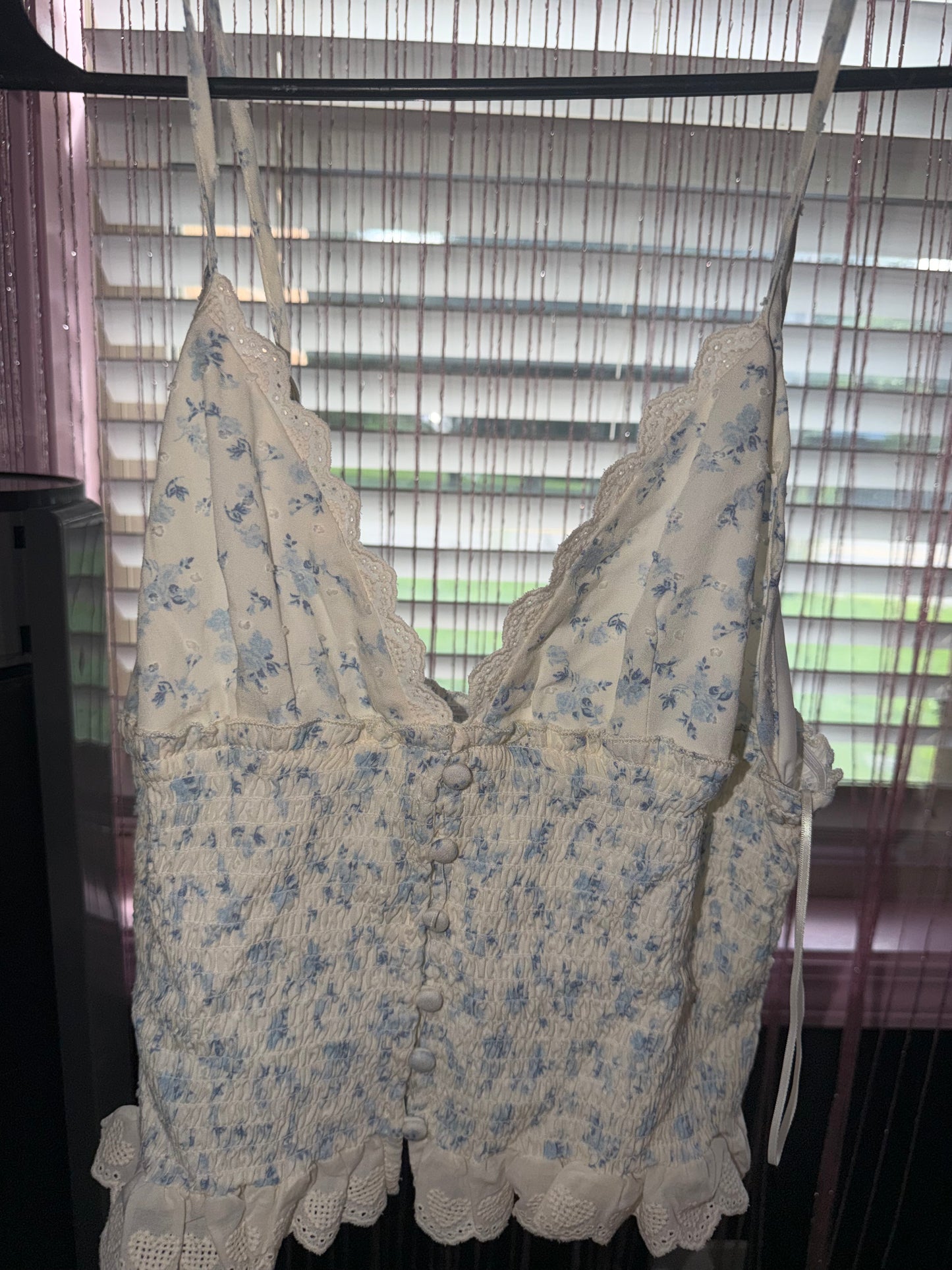 White and blue flowers tank (L)