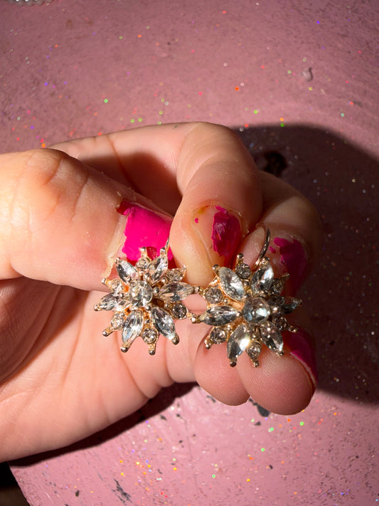 Flower mini hoop earrings