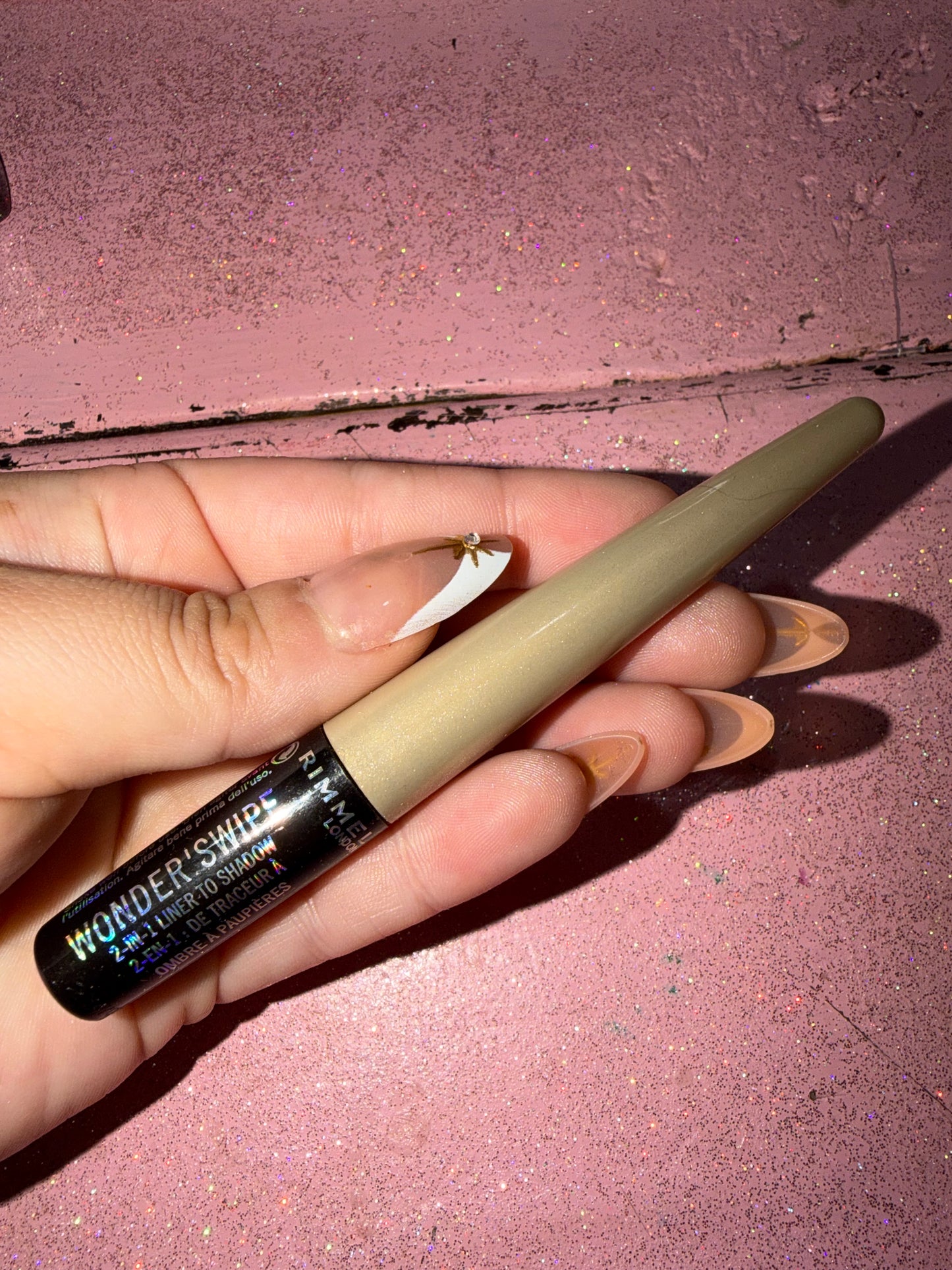 Glitter gold eyeshadow and linear