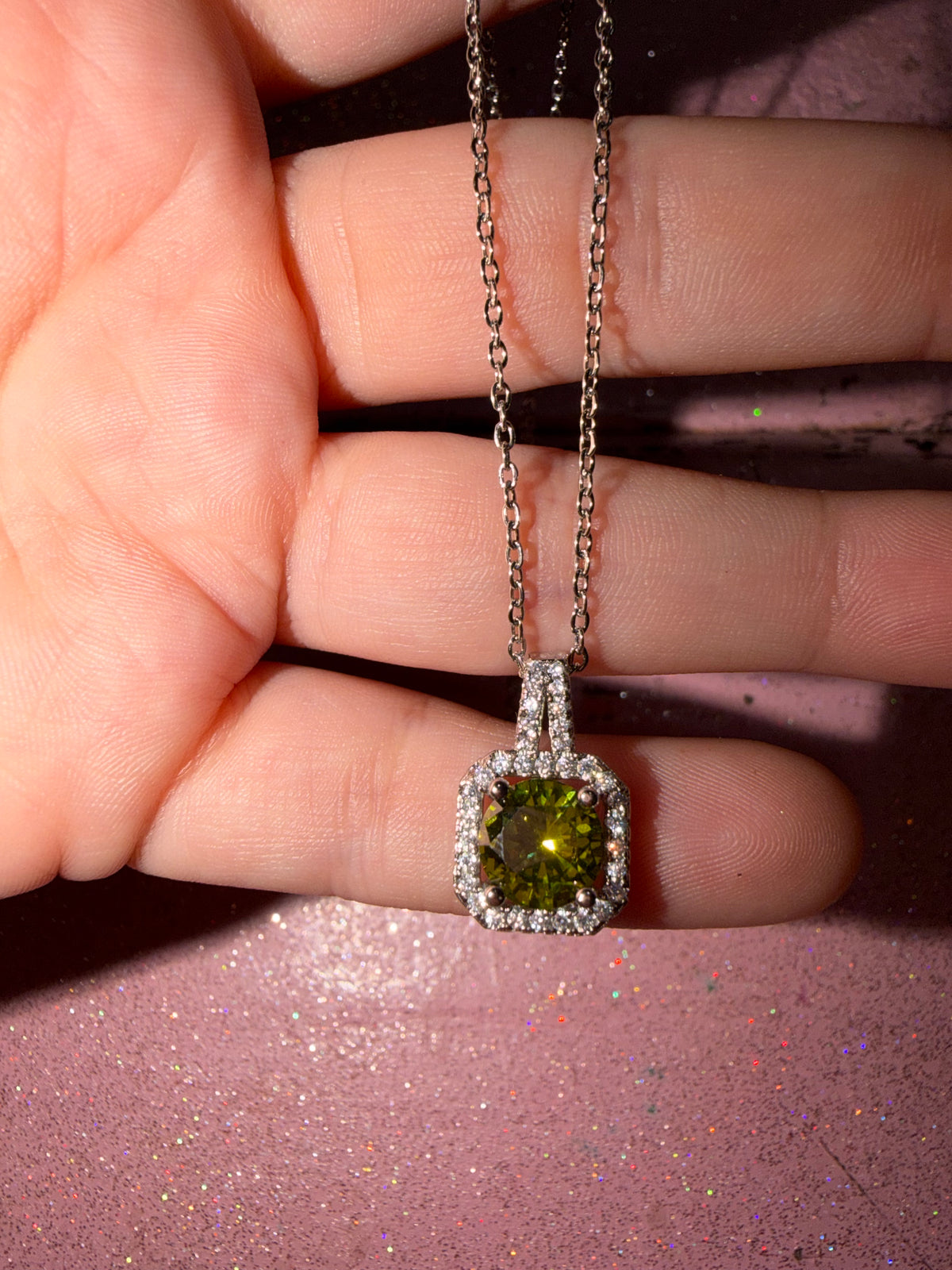 Green pendant necklace