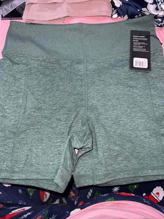 Green shorts XL
