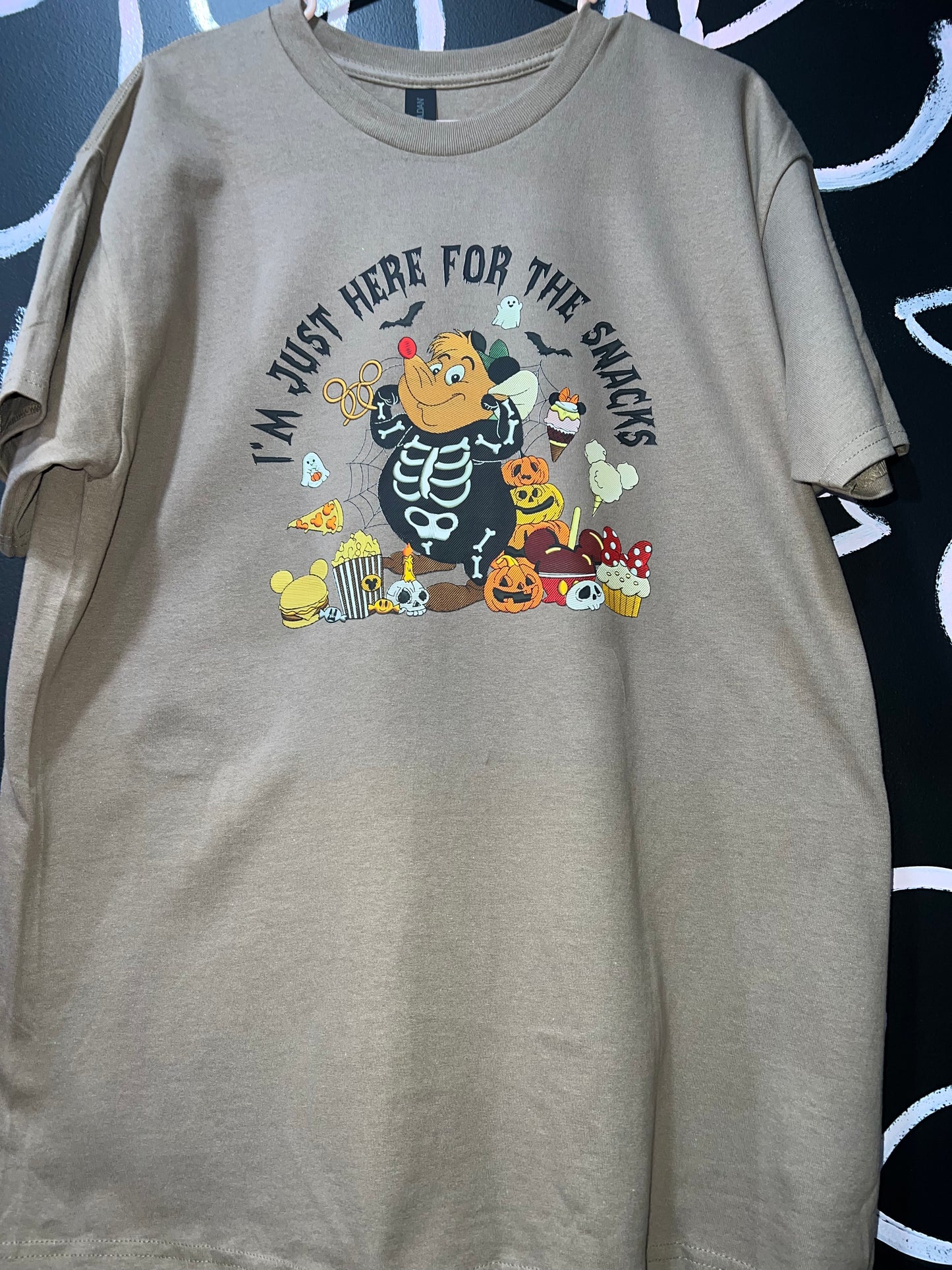 I’m just here for the snacks graphic tee
