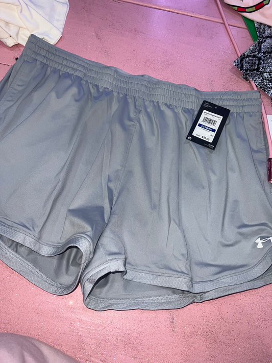 Under armor shorts (XL)