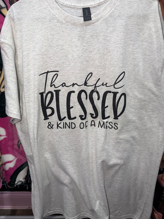 Thankful blessed graphic tee (L)