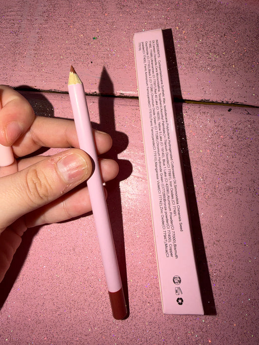 Medium brown lip linear