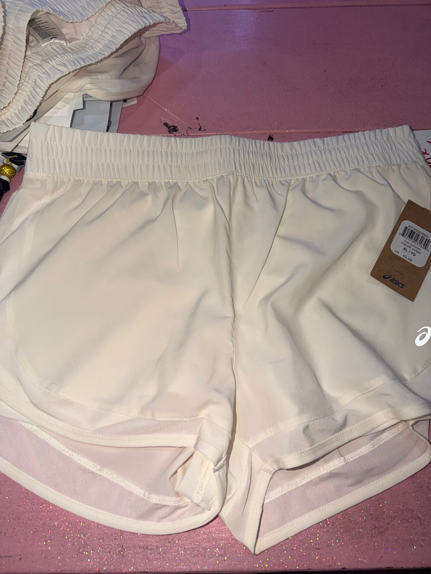Cream shorts (XL)