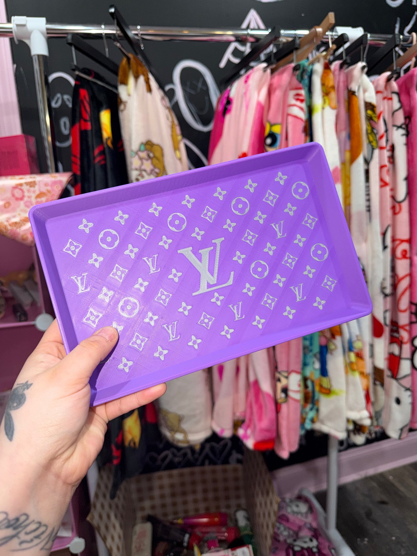 L V TRAY PICK 2 COLORS