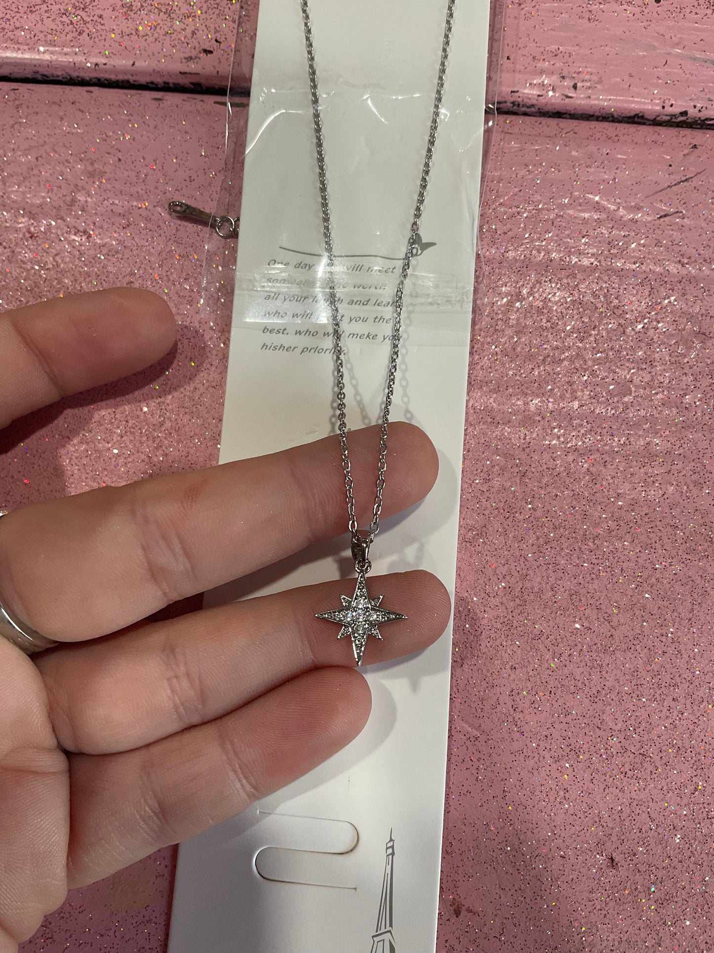 Dainty star necklace