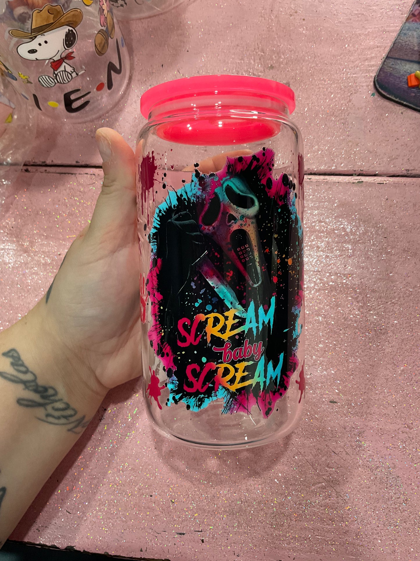 Scream hot pink cup