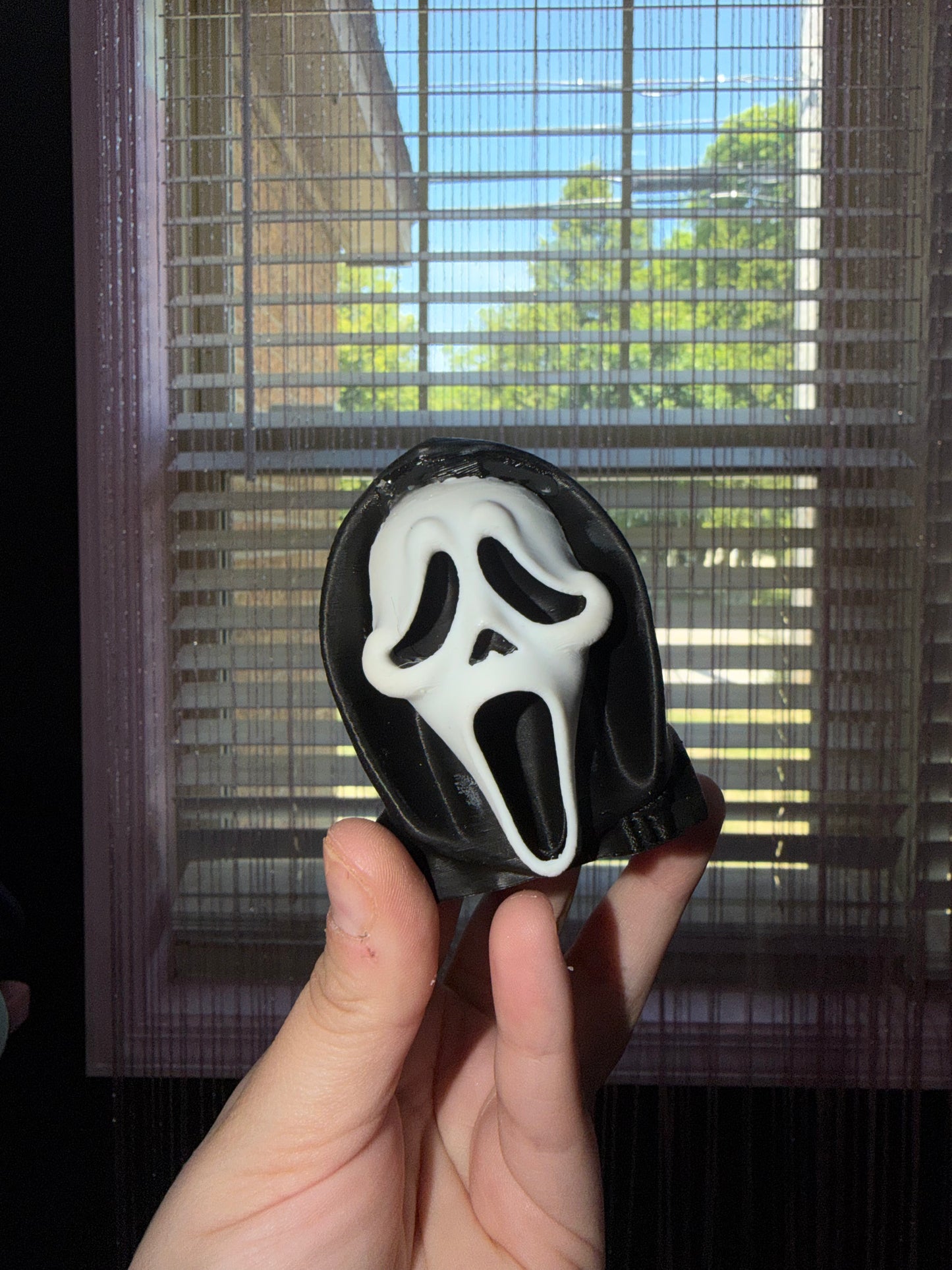 Scream pen holder