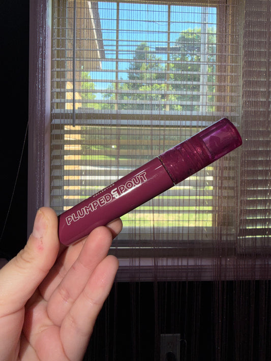 Plumped up pout liquid lipstick shade Head Turner