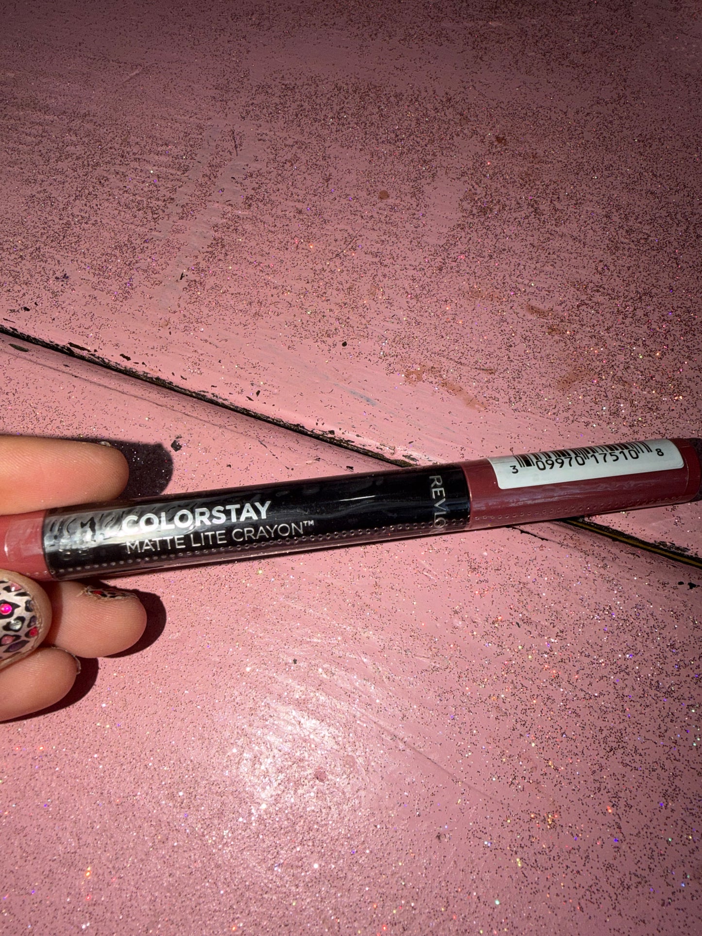Color stay matte crayon shade “take flight”