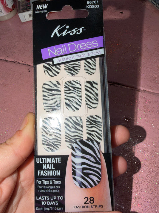 Nail dress zebra style with glitter