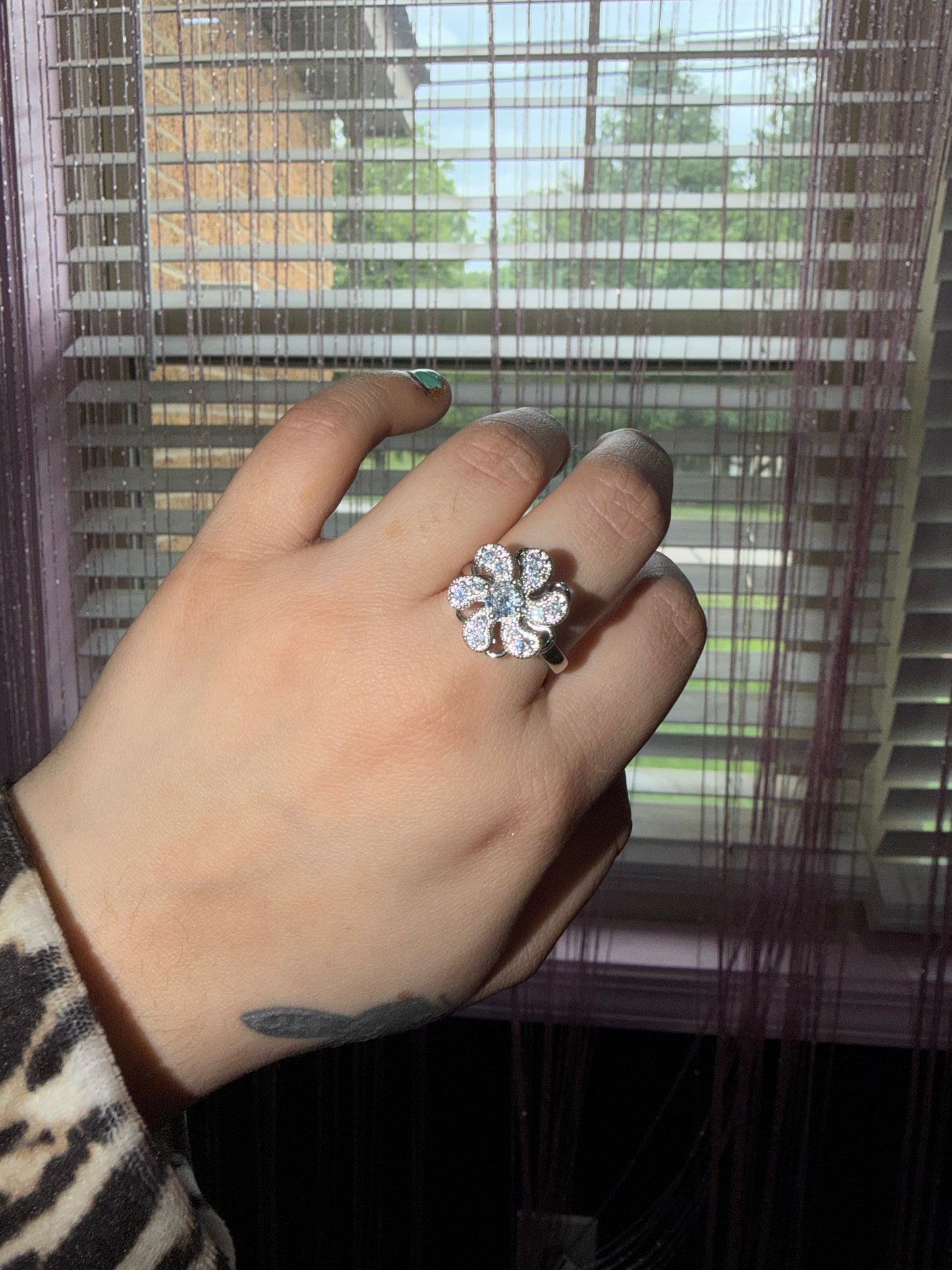 Fidget spinner flower ring