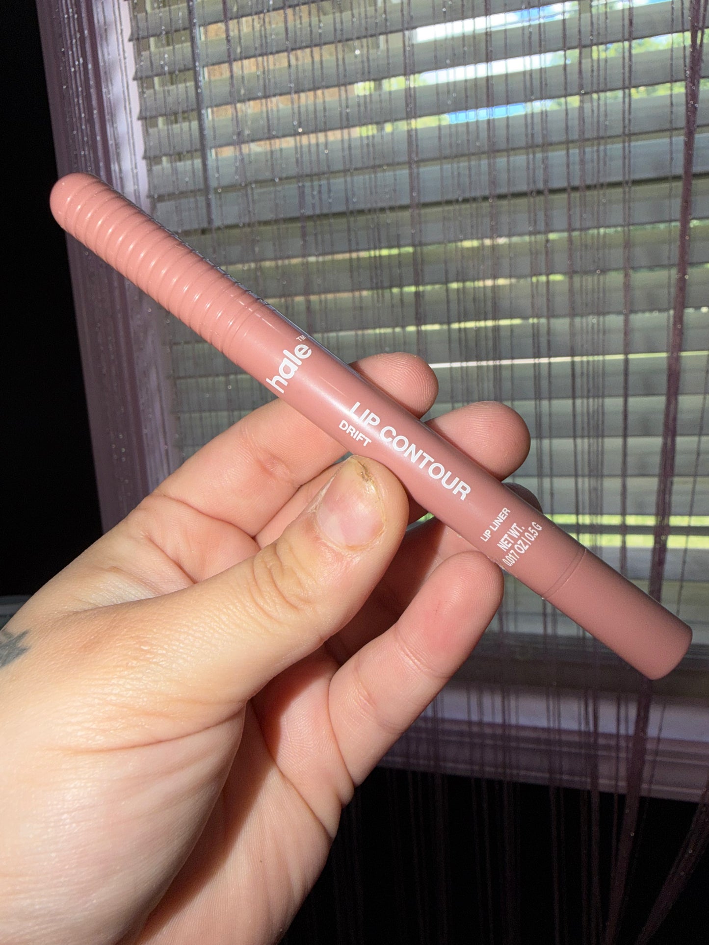 Lip contour