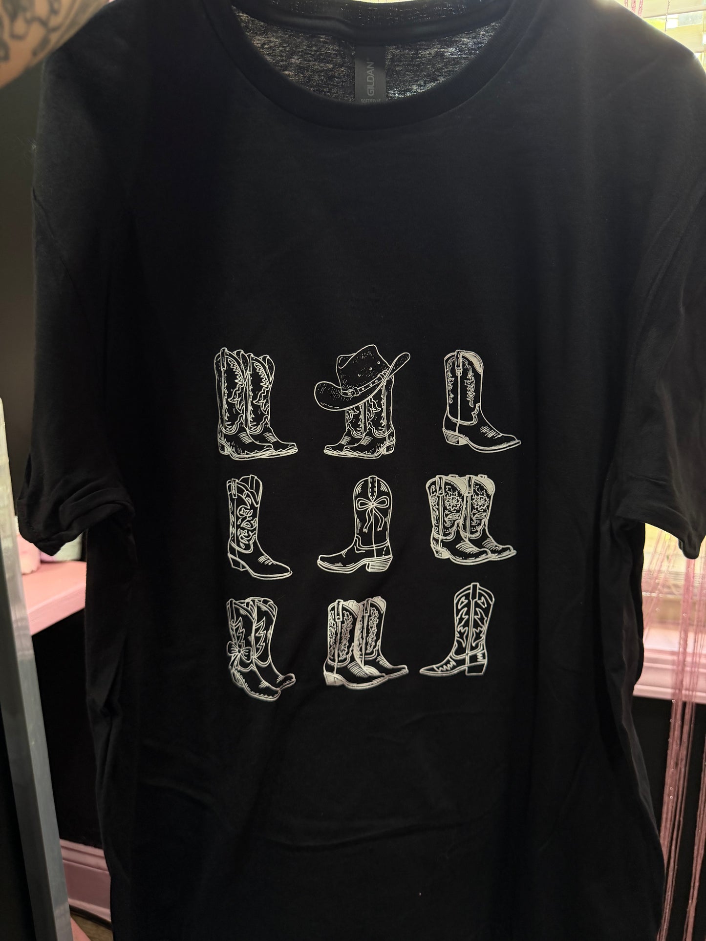 Cowboy boots tee (L)