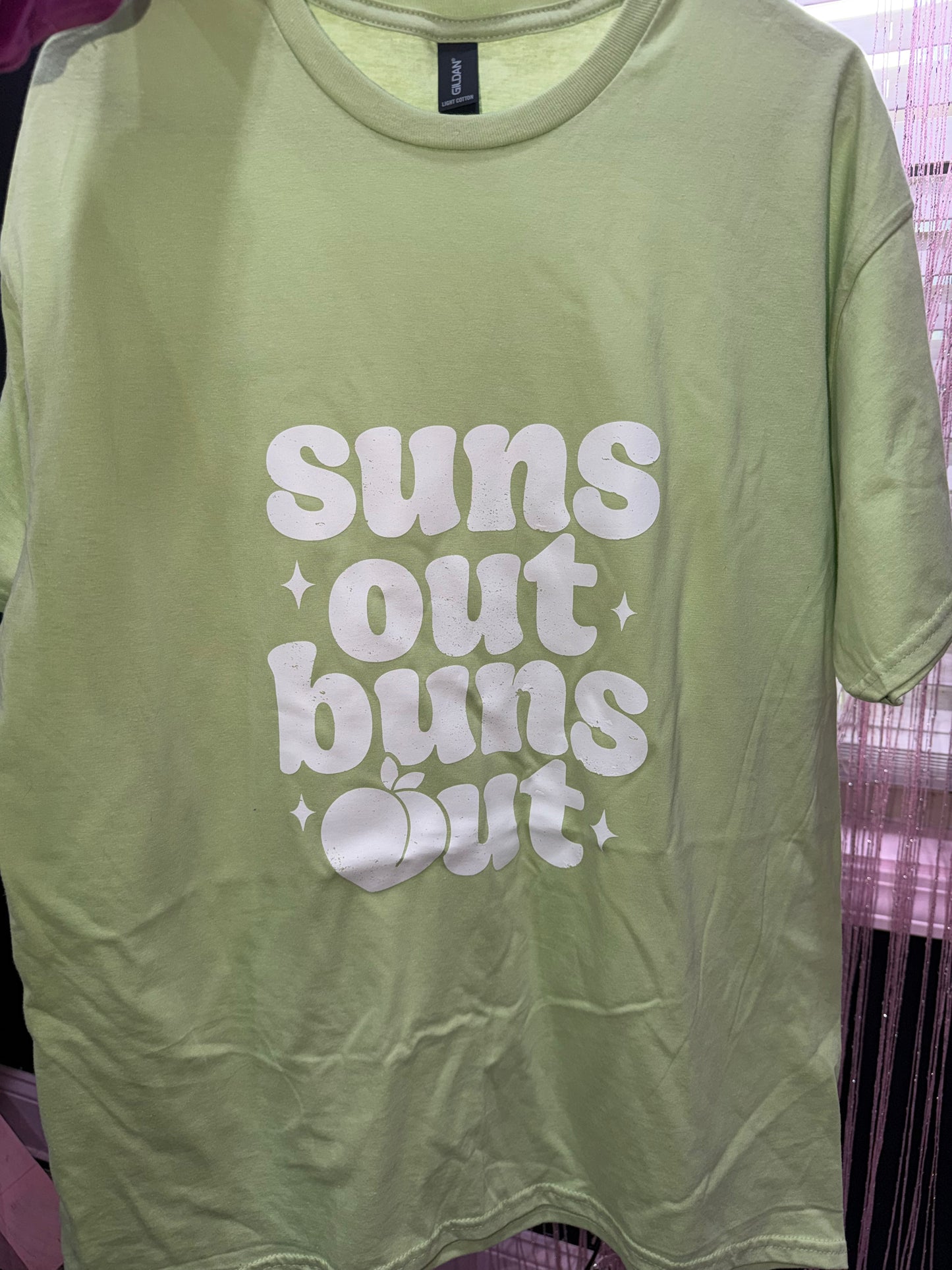 Suns out tee (L)