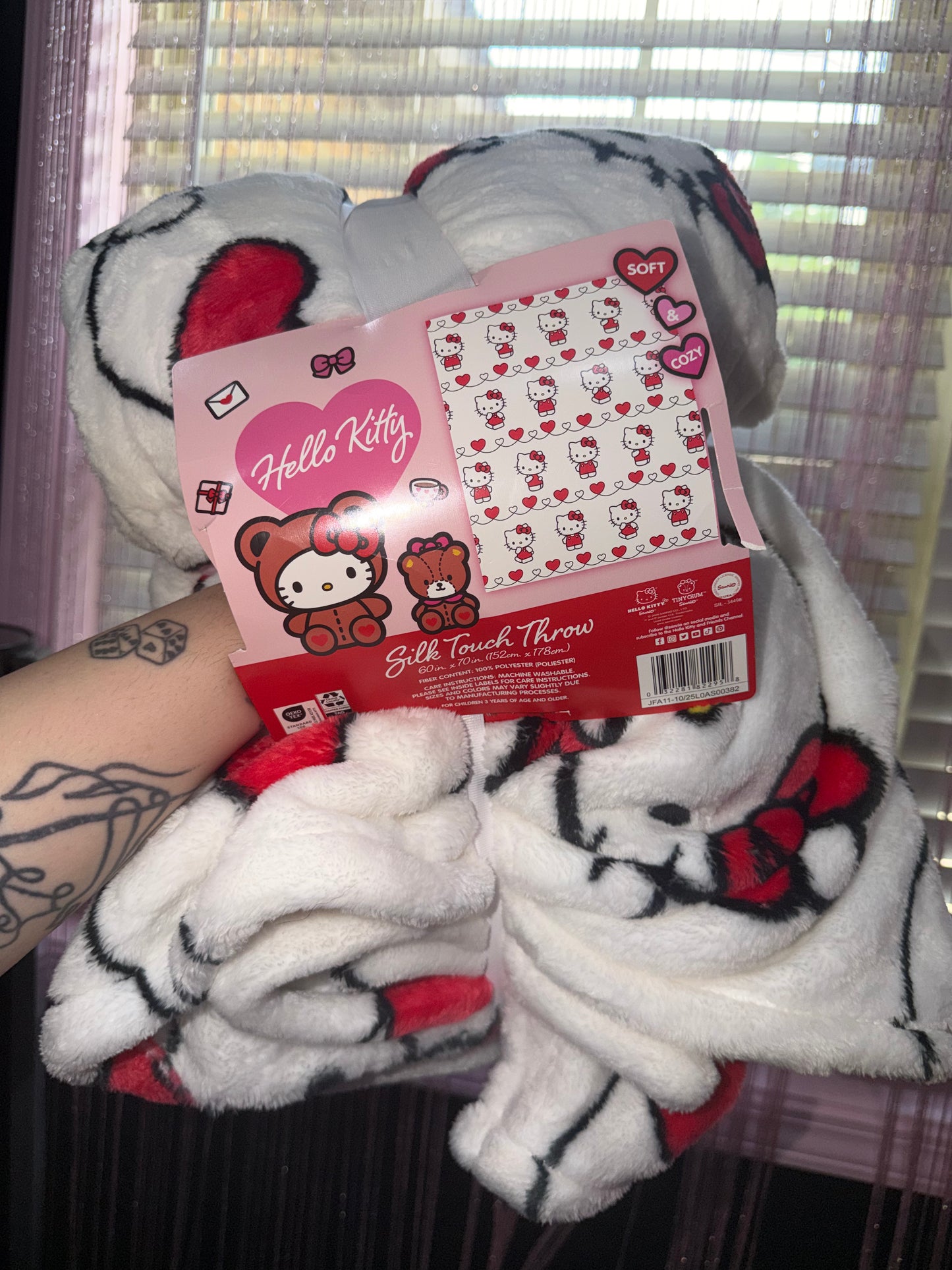 Hello kitty throw blanket