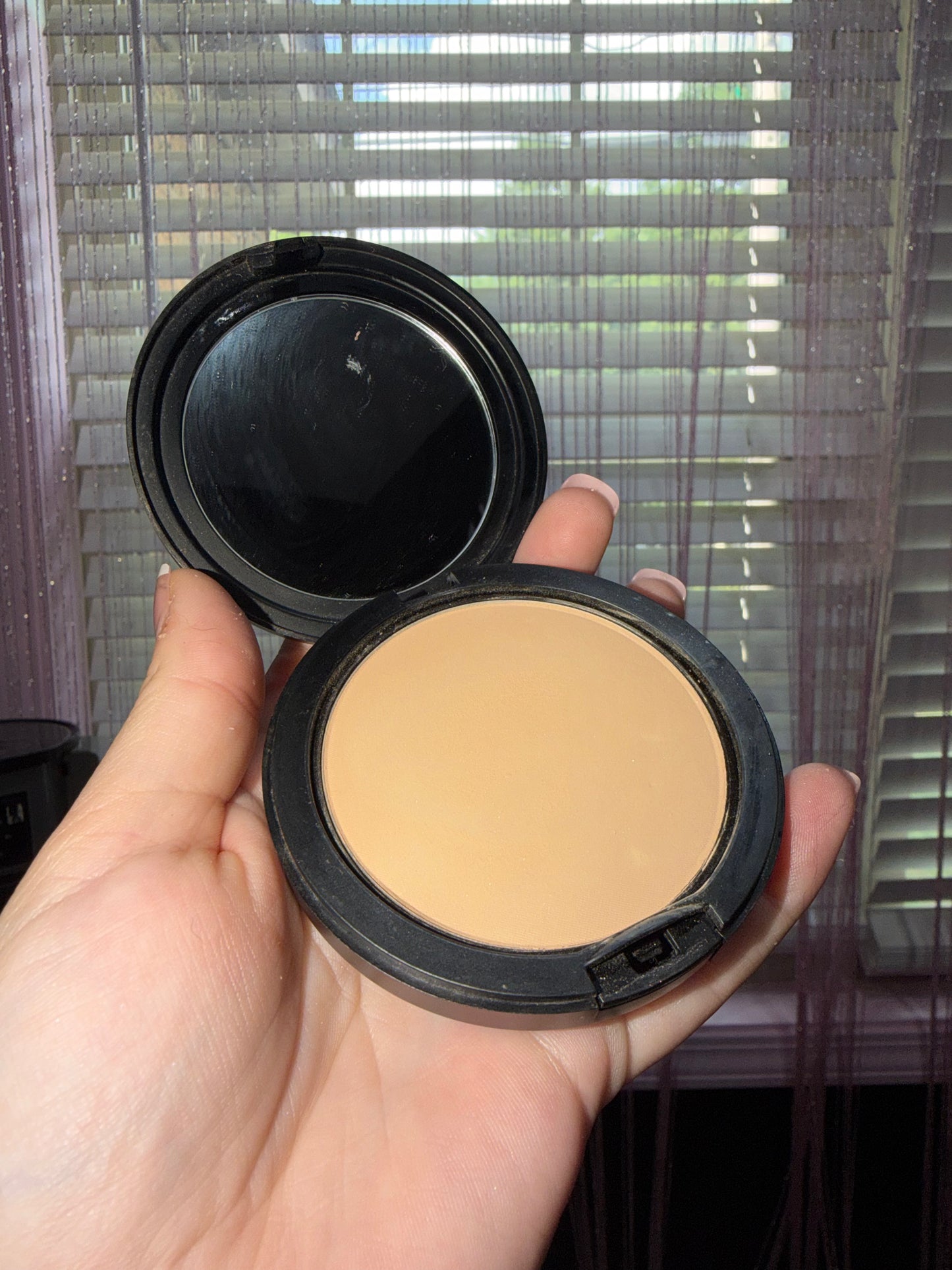 Mac Studio fix powder foundation shade NC16