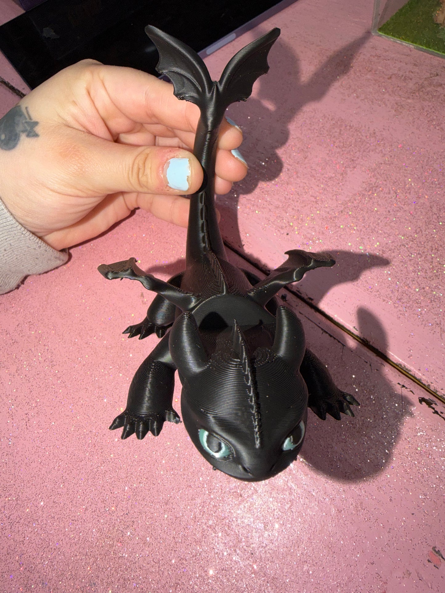 Toothless phone holder