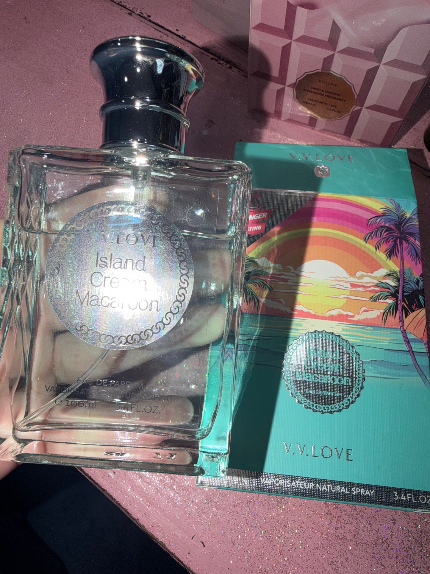 Island cream macaroon perfume