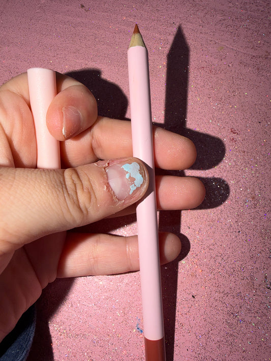 Lip linear shade “latte”