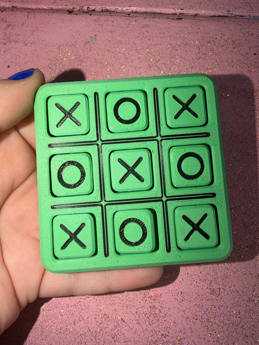 Tic tac toe fidget (can pick any color)