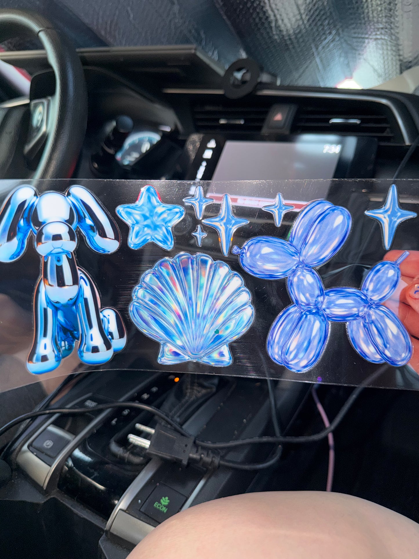 Blue ballon dog wrap