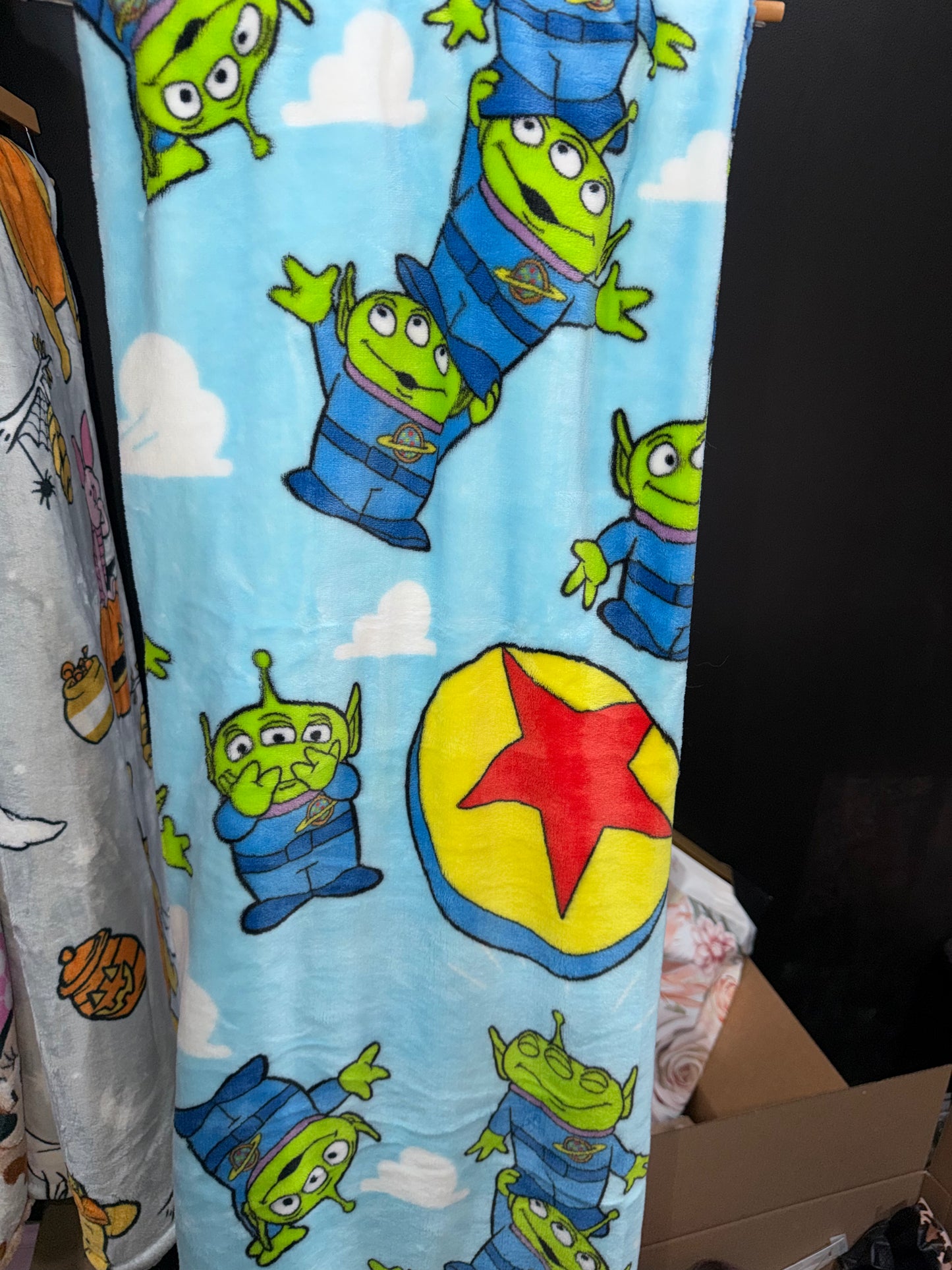 Green aliens blanket