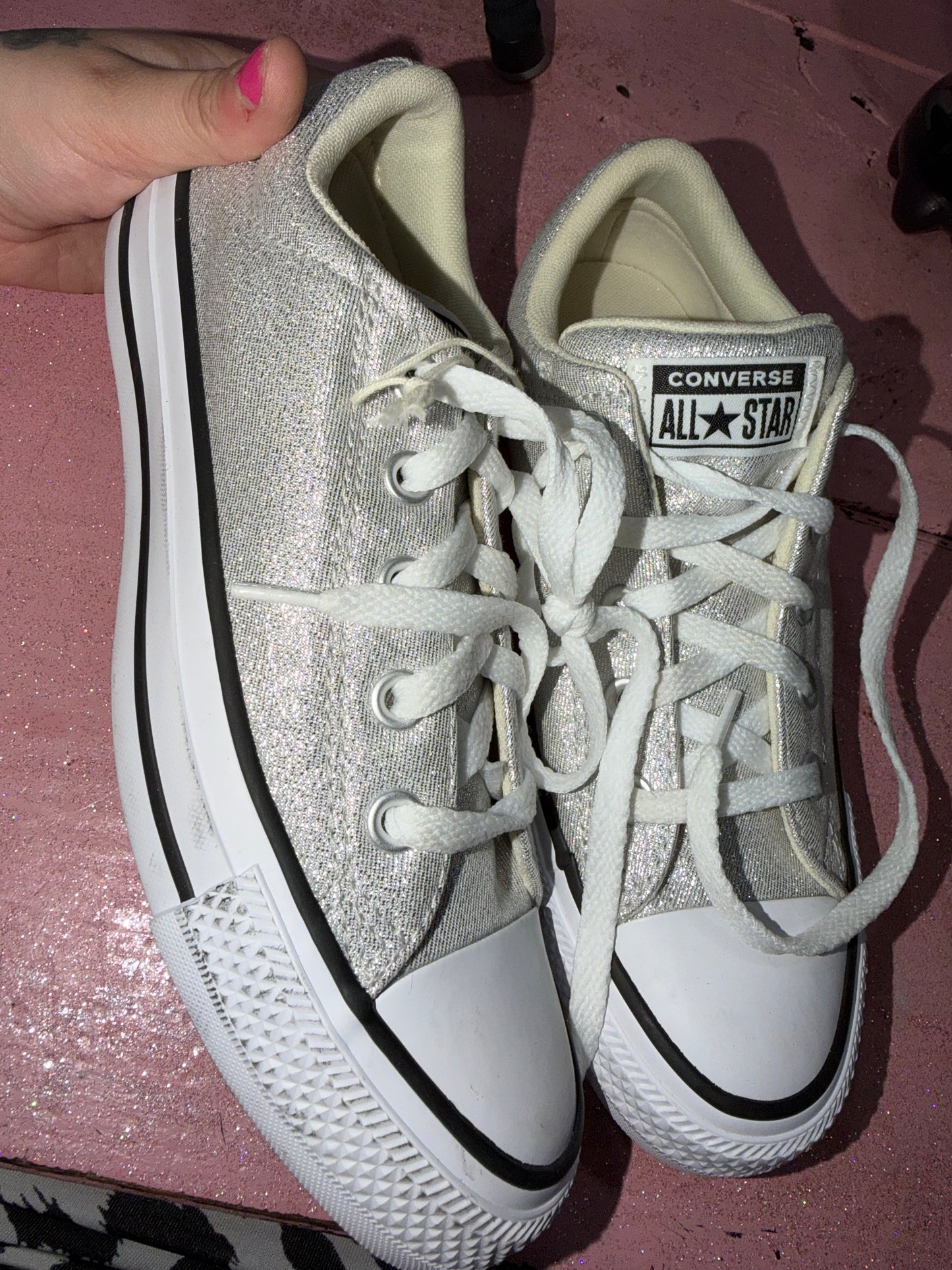 Converse size 6.5 (a lil dirty on side but new!)
