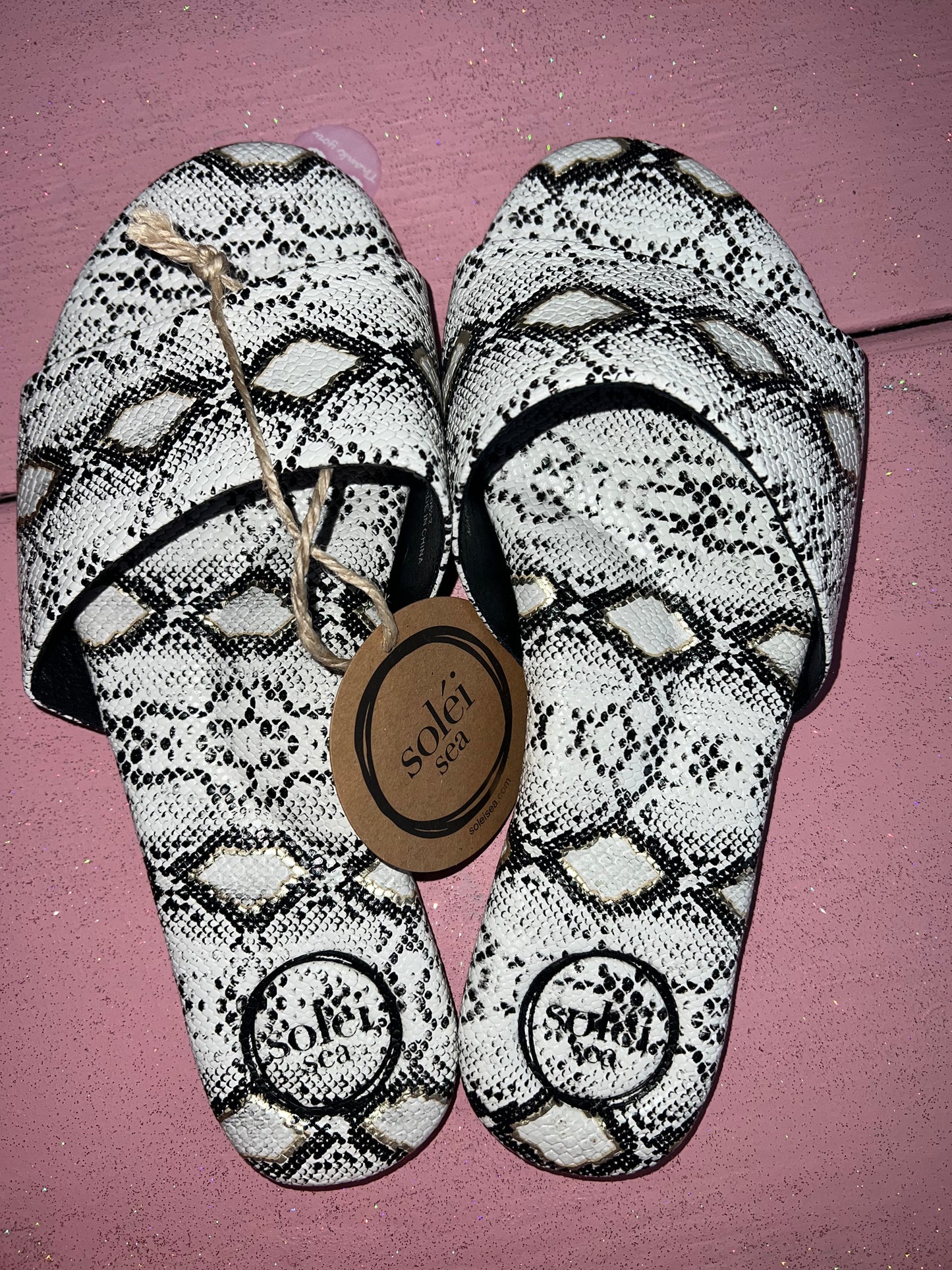 Size 6 sandals 🩴