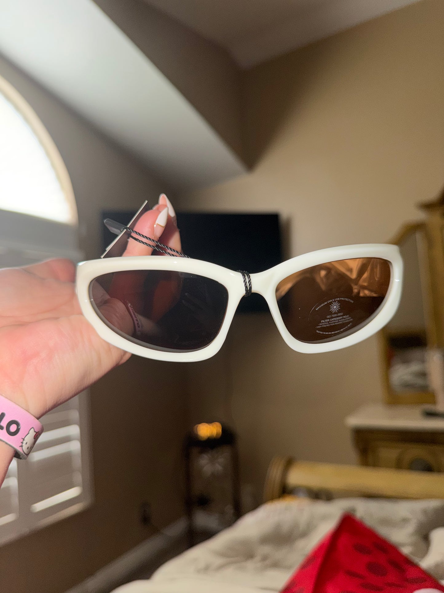 Cream thick frame sunglasses